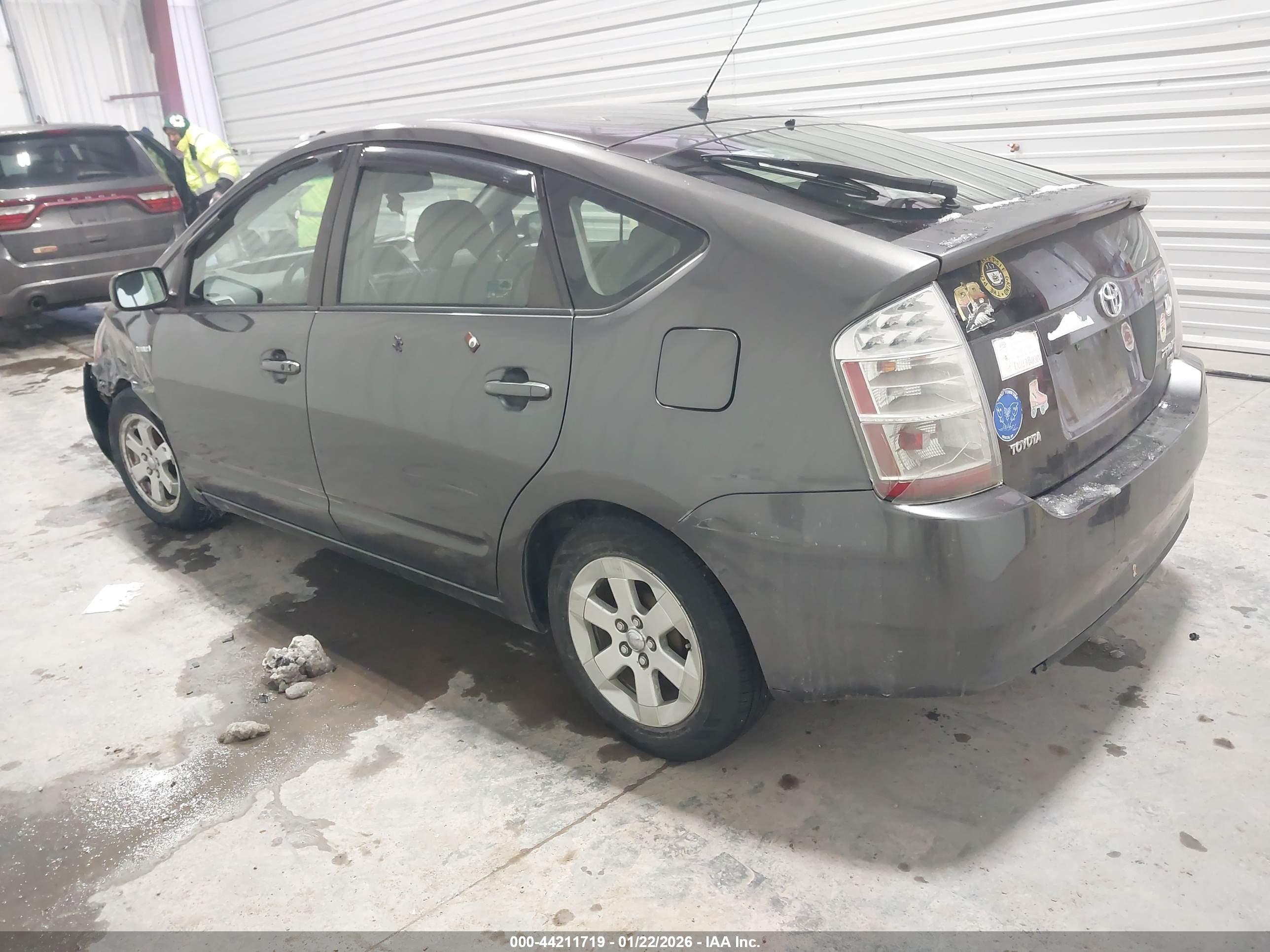 TOYOTA PRIUS image 3