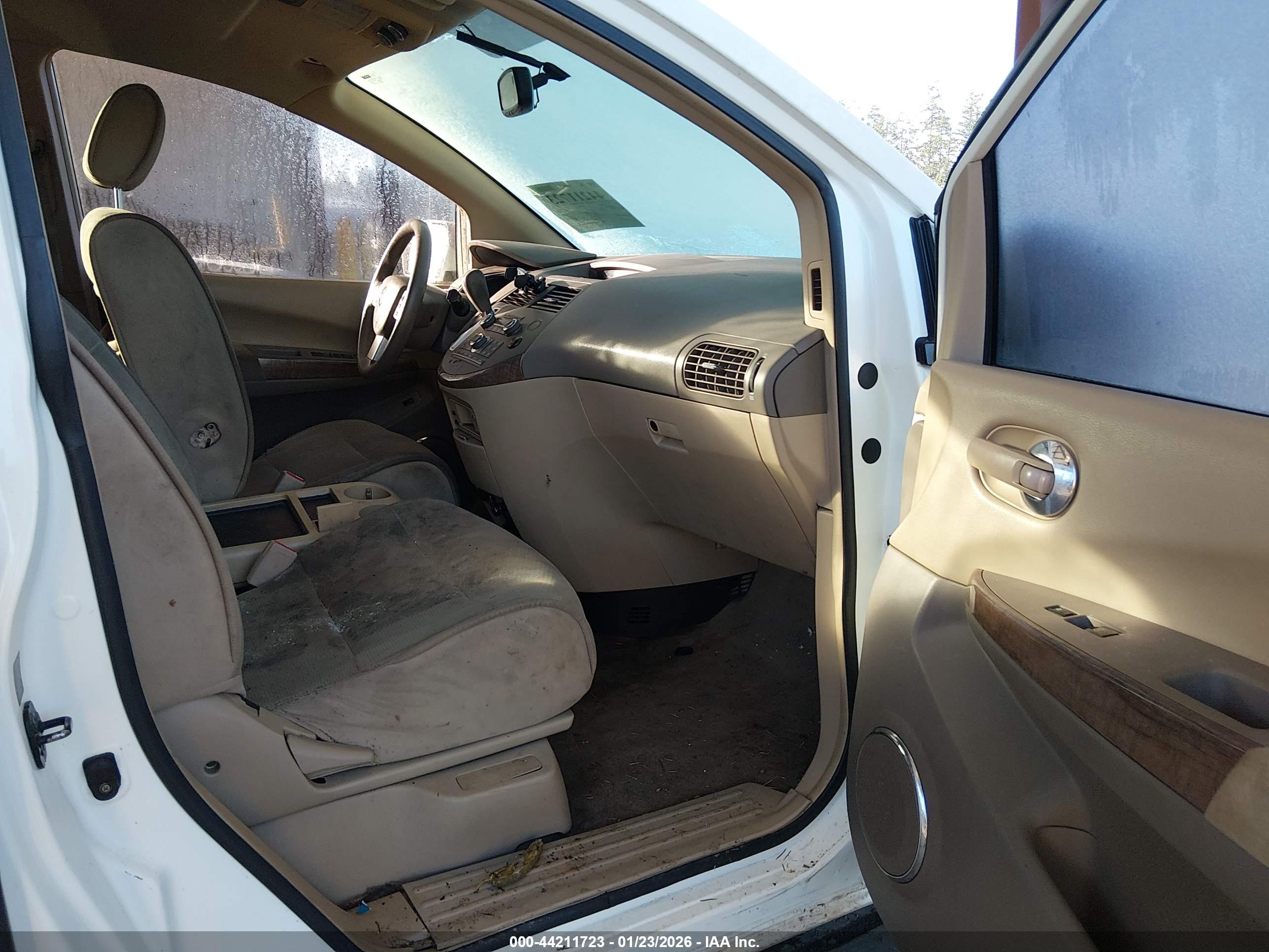 NISSAN QUEST image 5