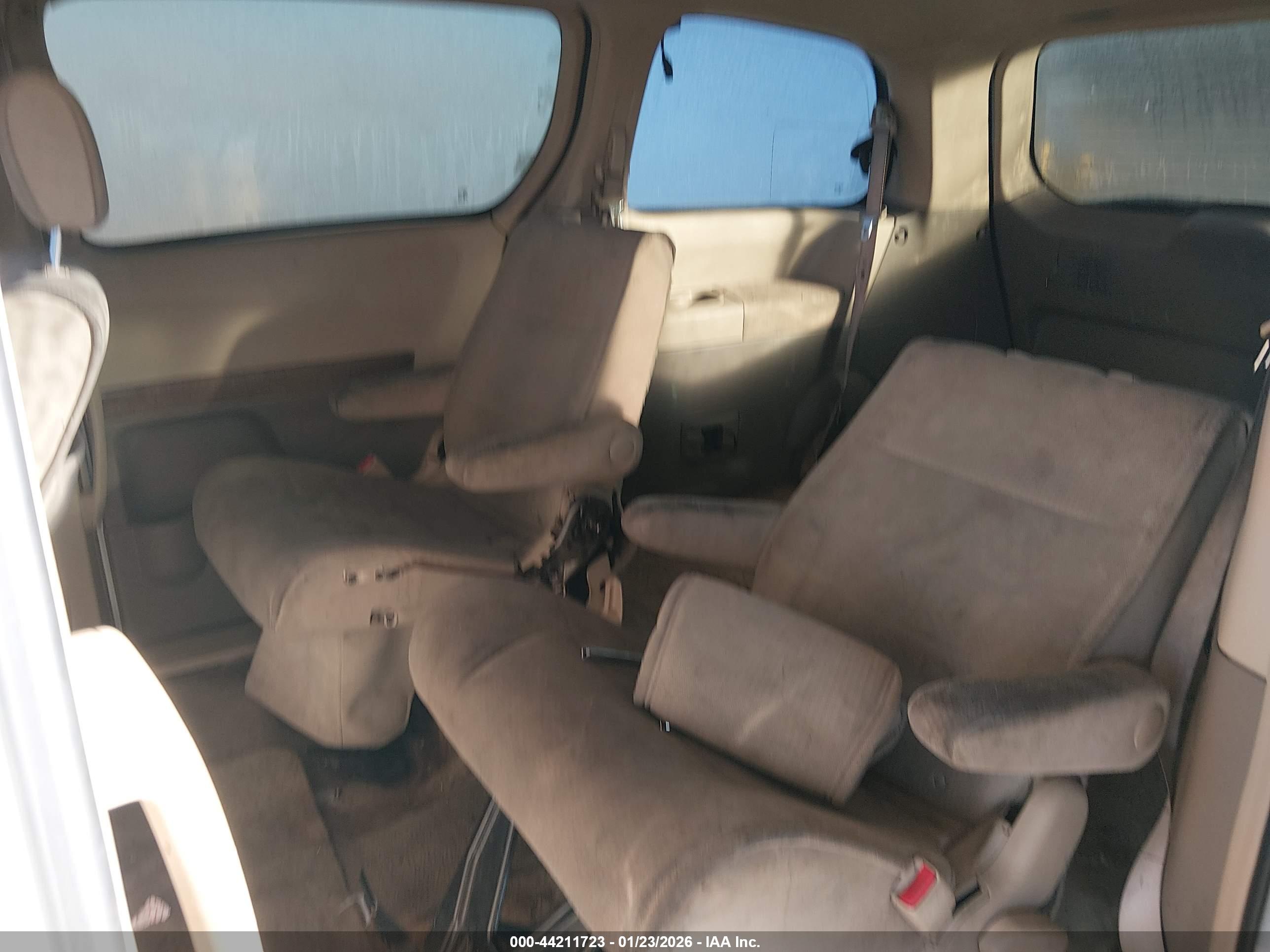 NISSAN QUEST image 8