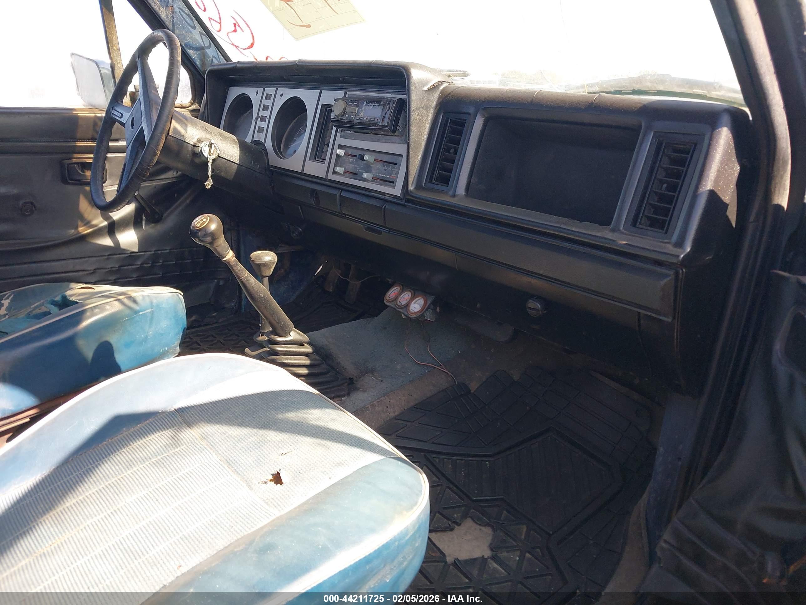 FORD BRONCO image 5