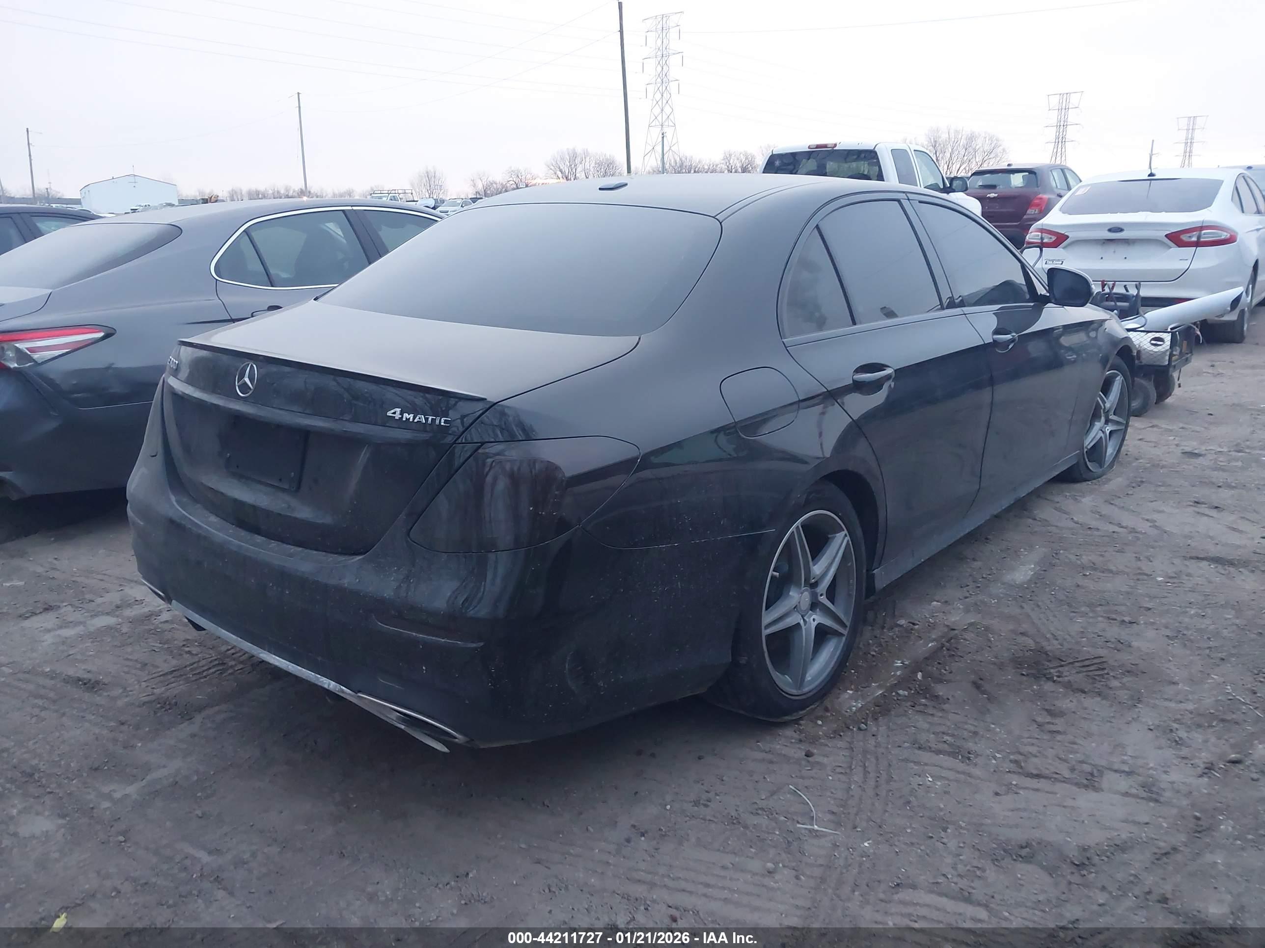 MERCEDES-BENZ E image 4