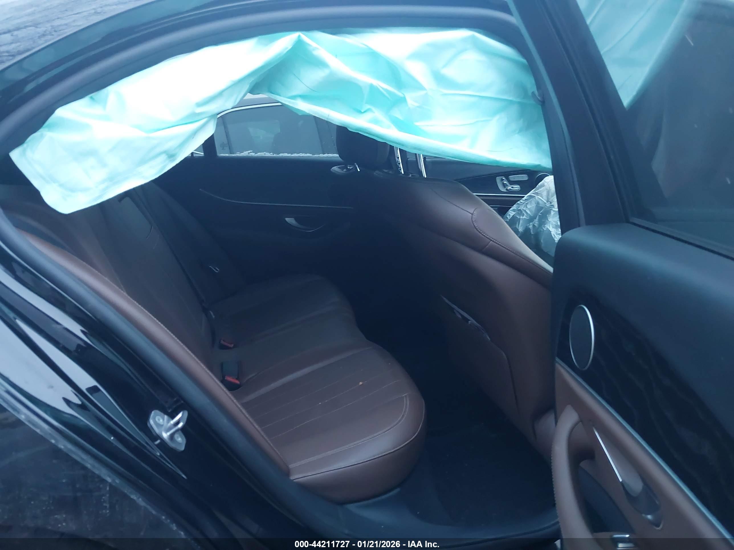 MERCEDES-BENZ E image 8
