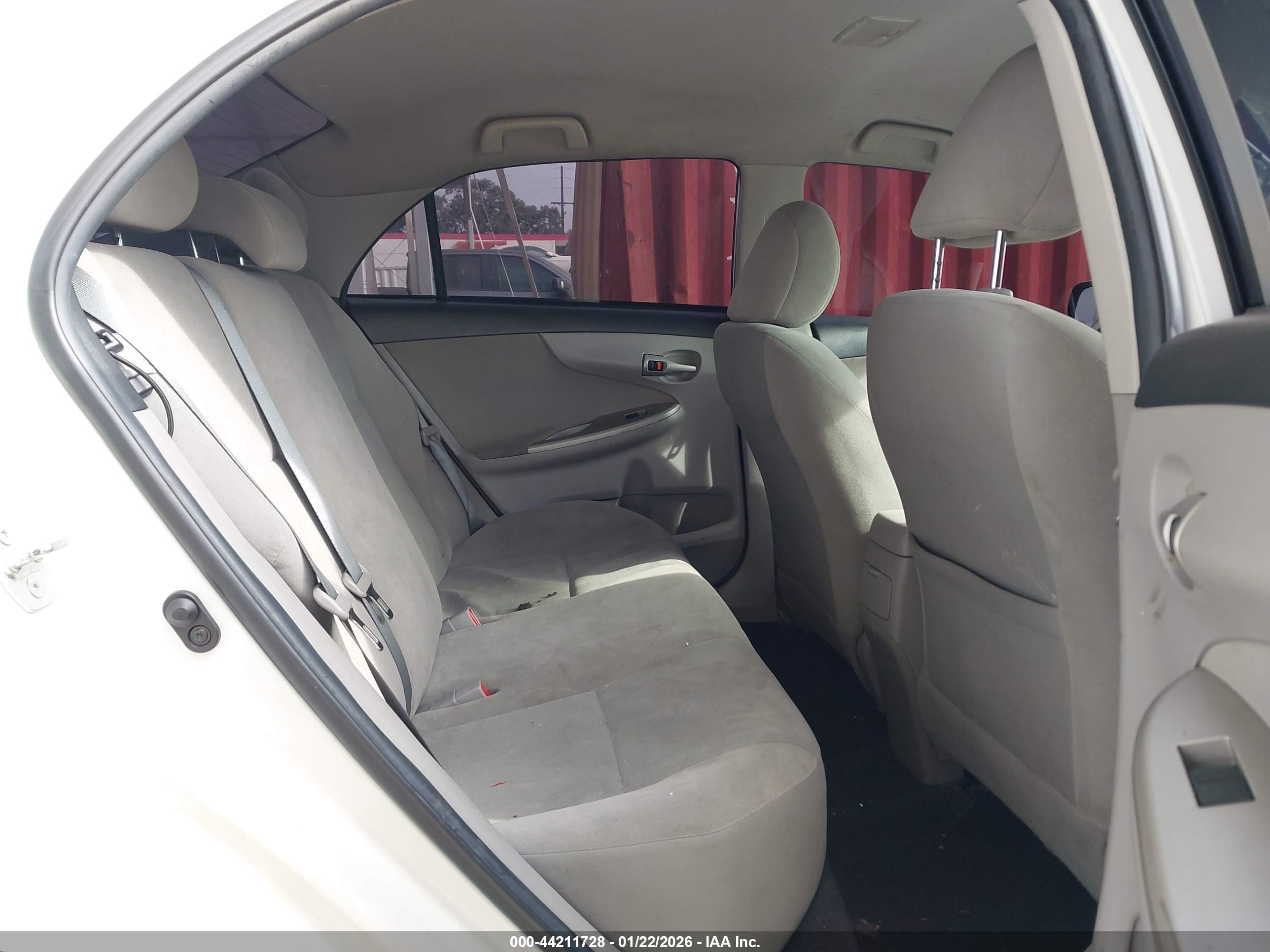 TOYOTA COROLLA image 8