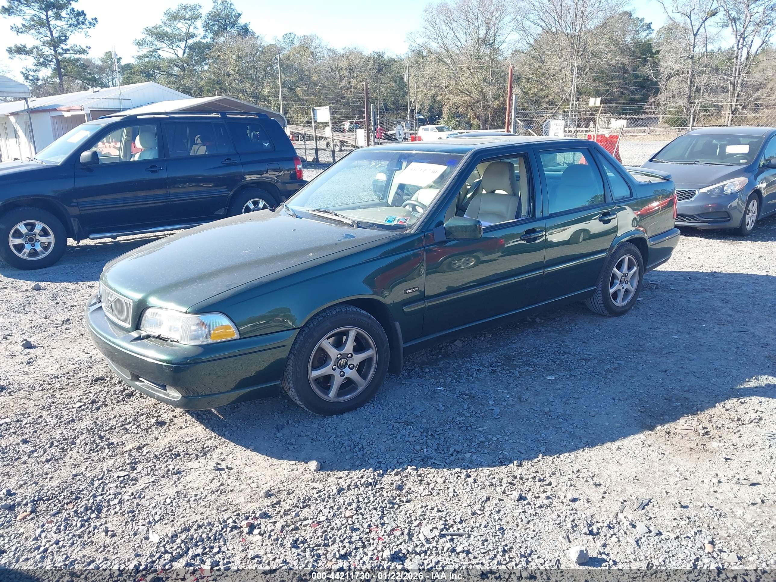 VOLVO S70 image 2