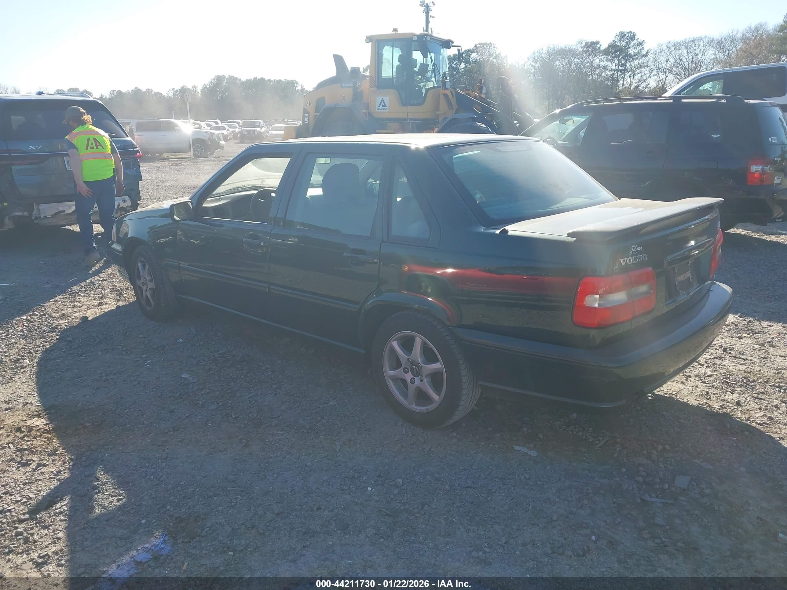VOLVO S70 image 3