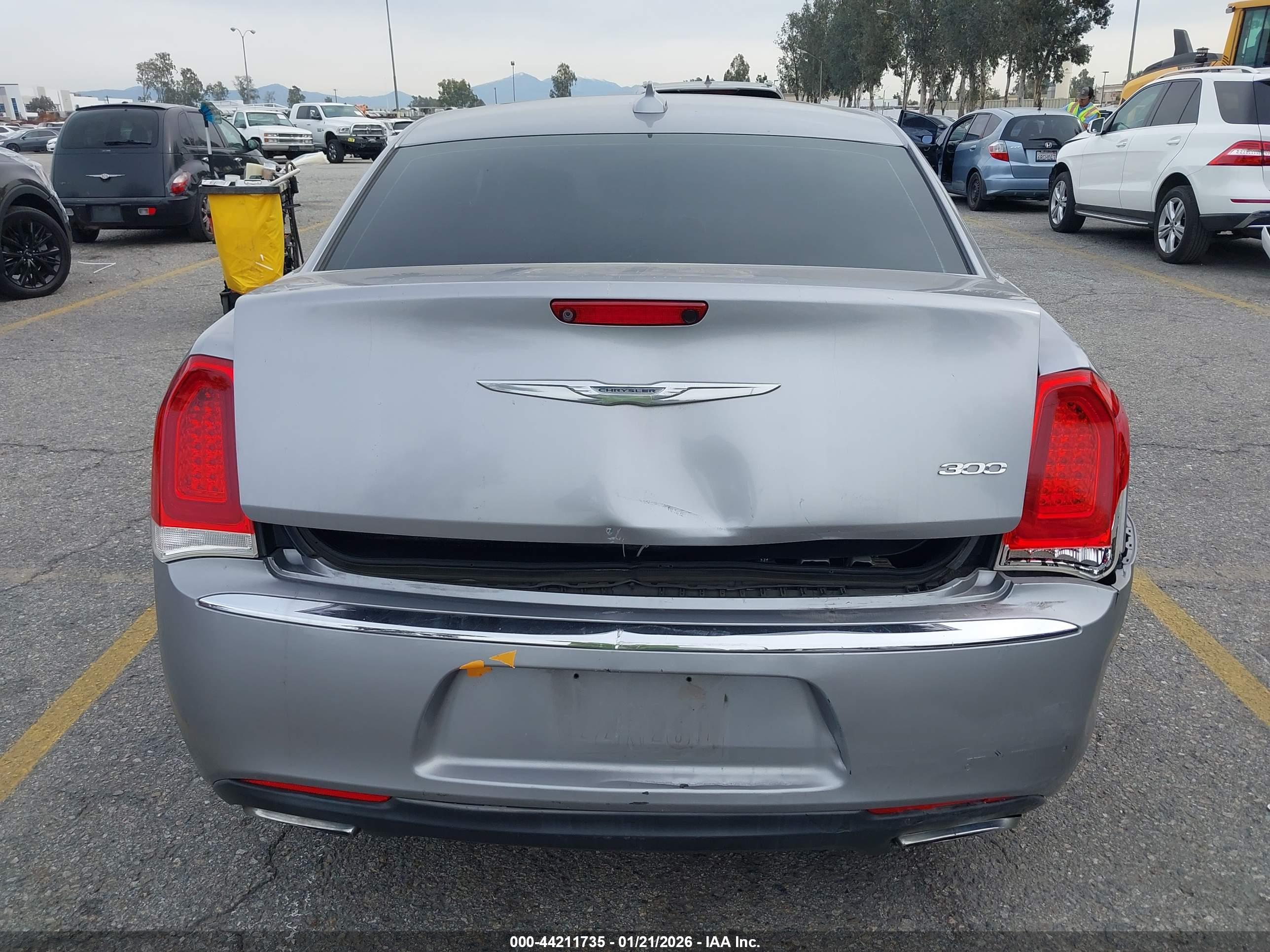 CHRYSLER 300 image 6