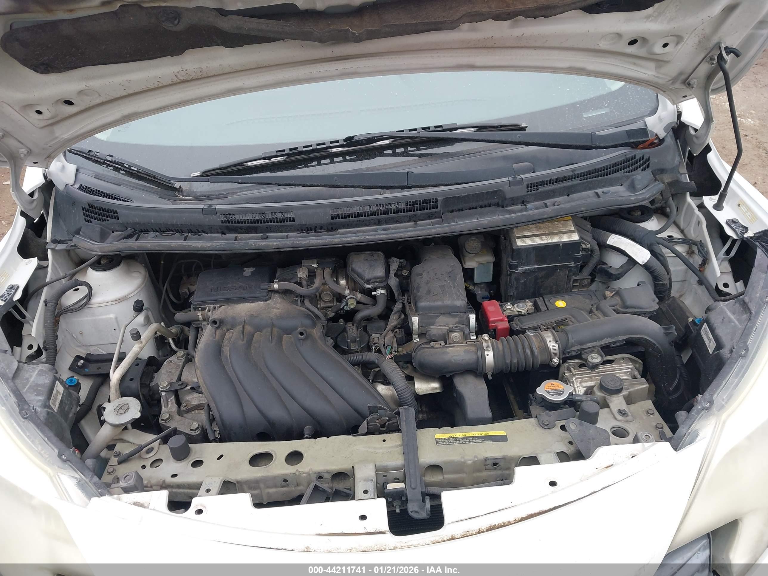 NISSAN VERSA image 10