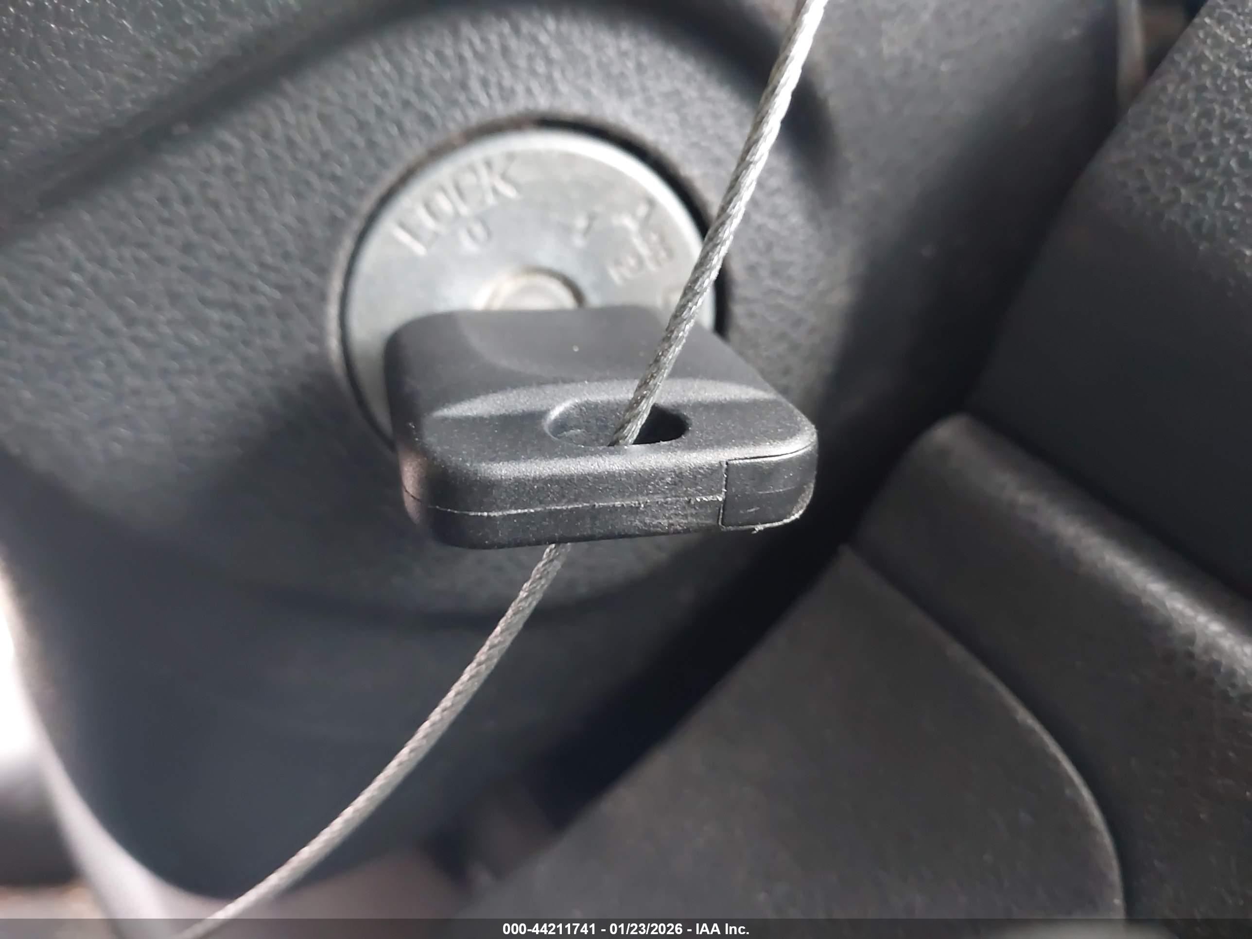 NISSAN VERSA image 11