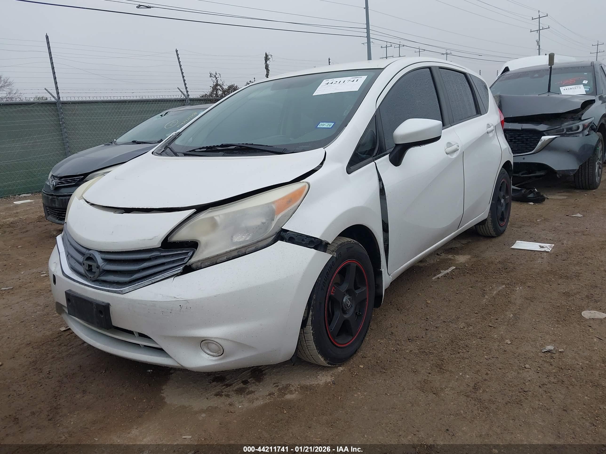 NISSAN VERSA image 2