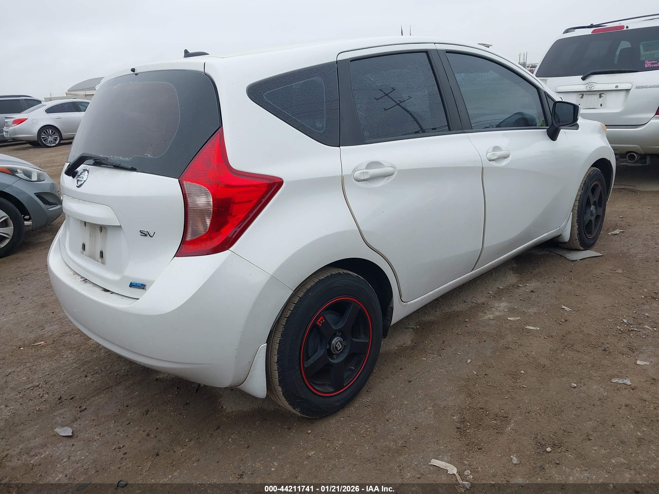 NISSAN VERSA image 4