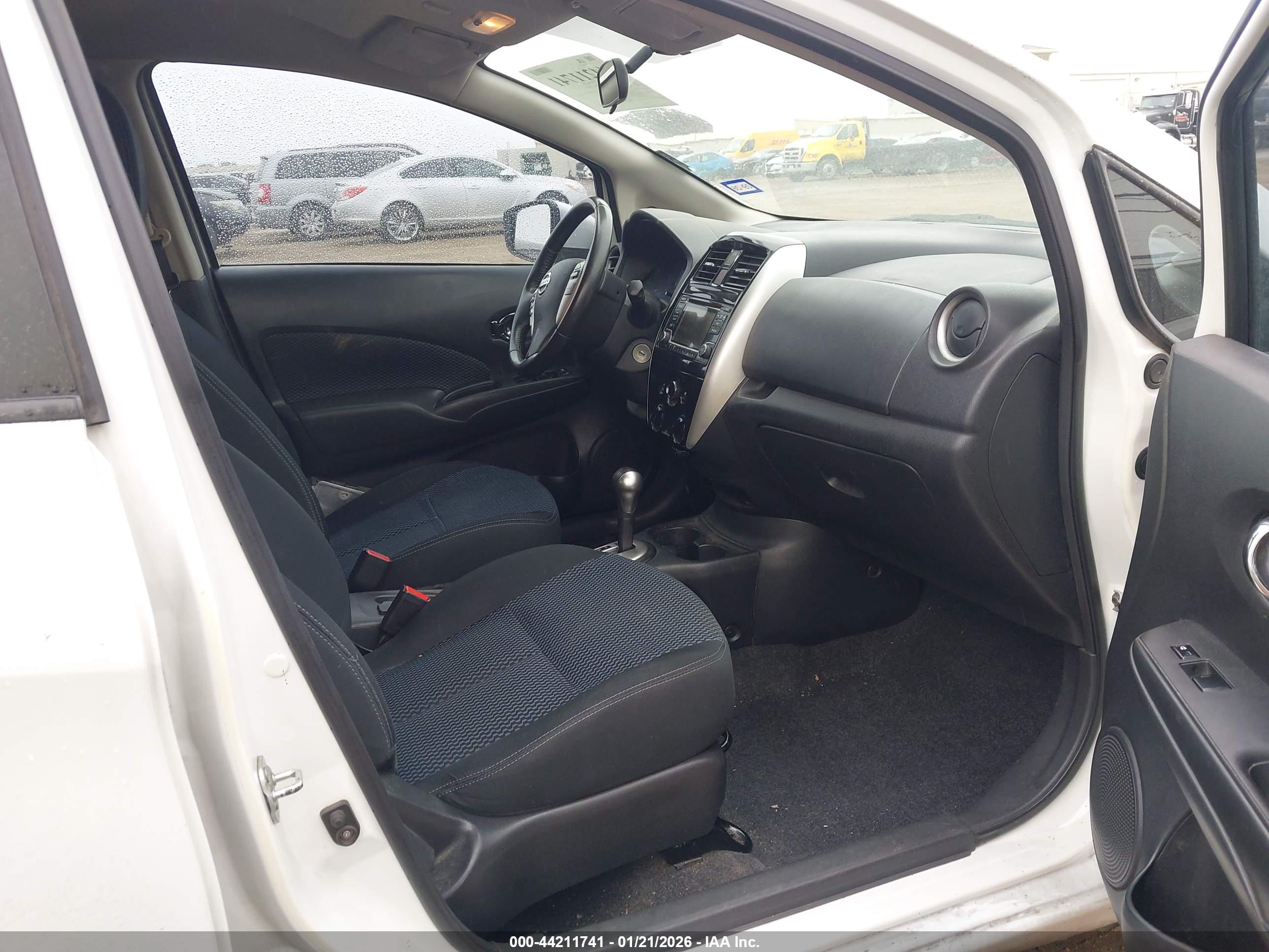 NISSAN VERSA image 5