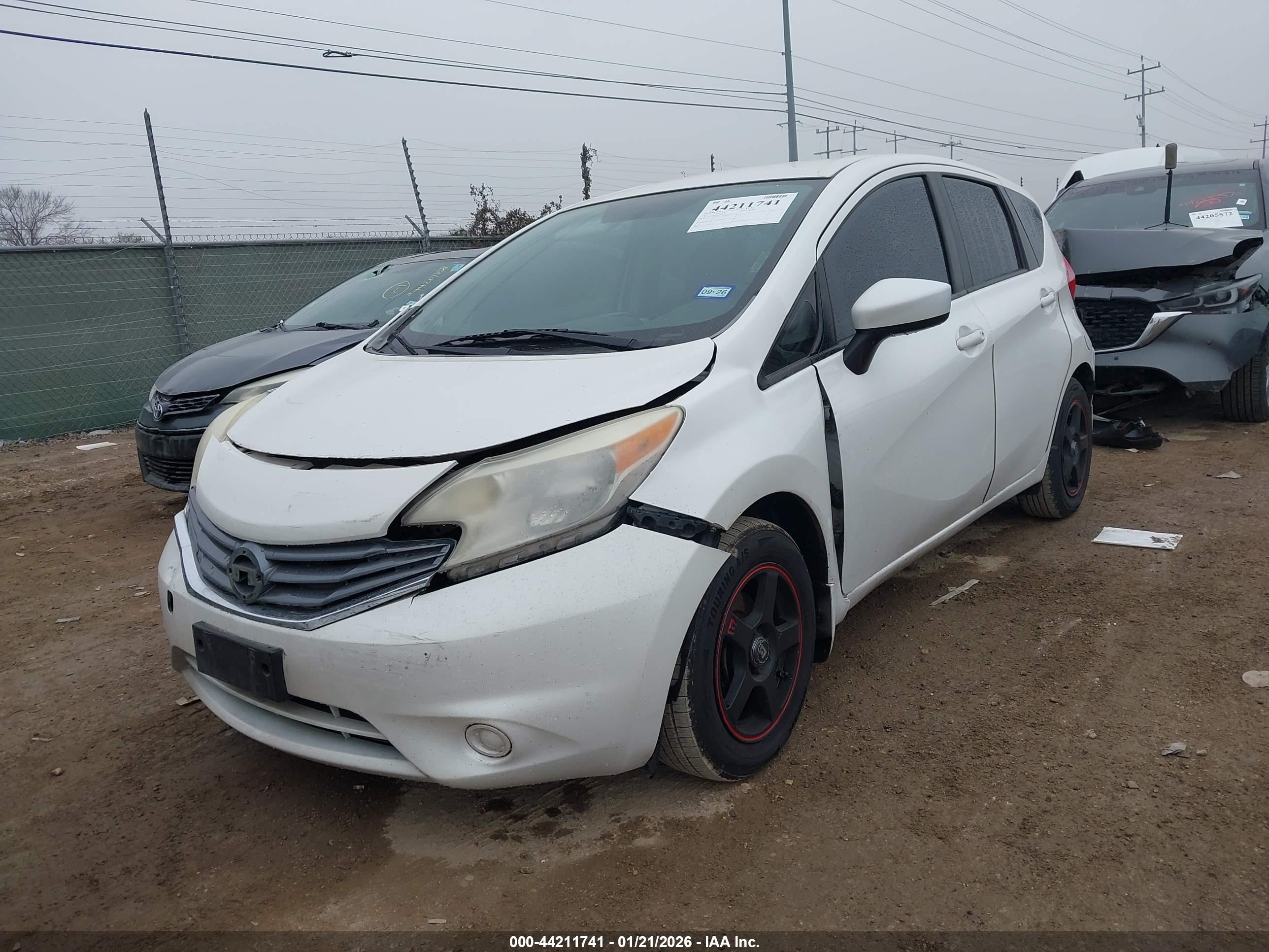 NISSAN VERSA image 6