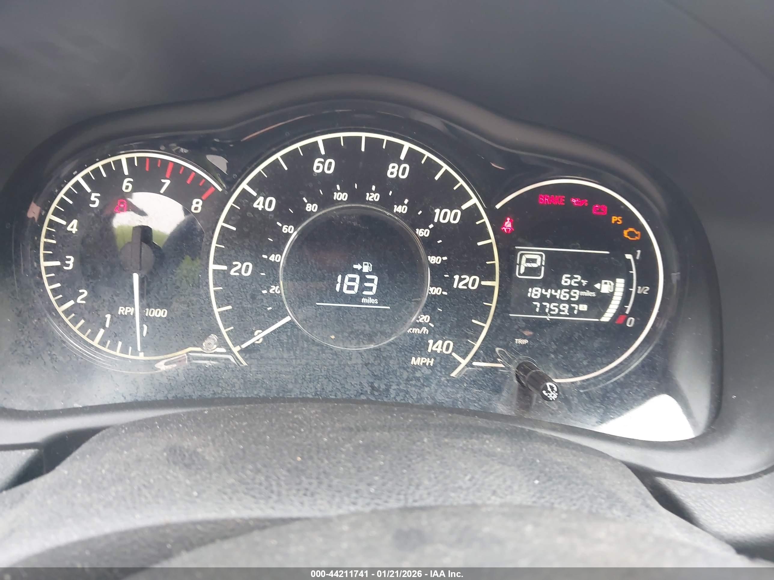 NISSAN VERSA image 7
