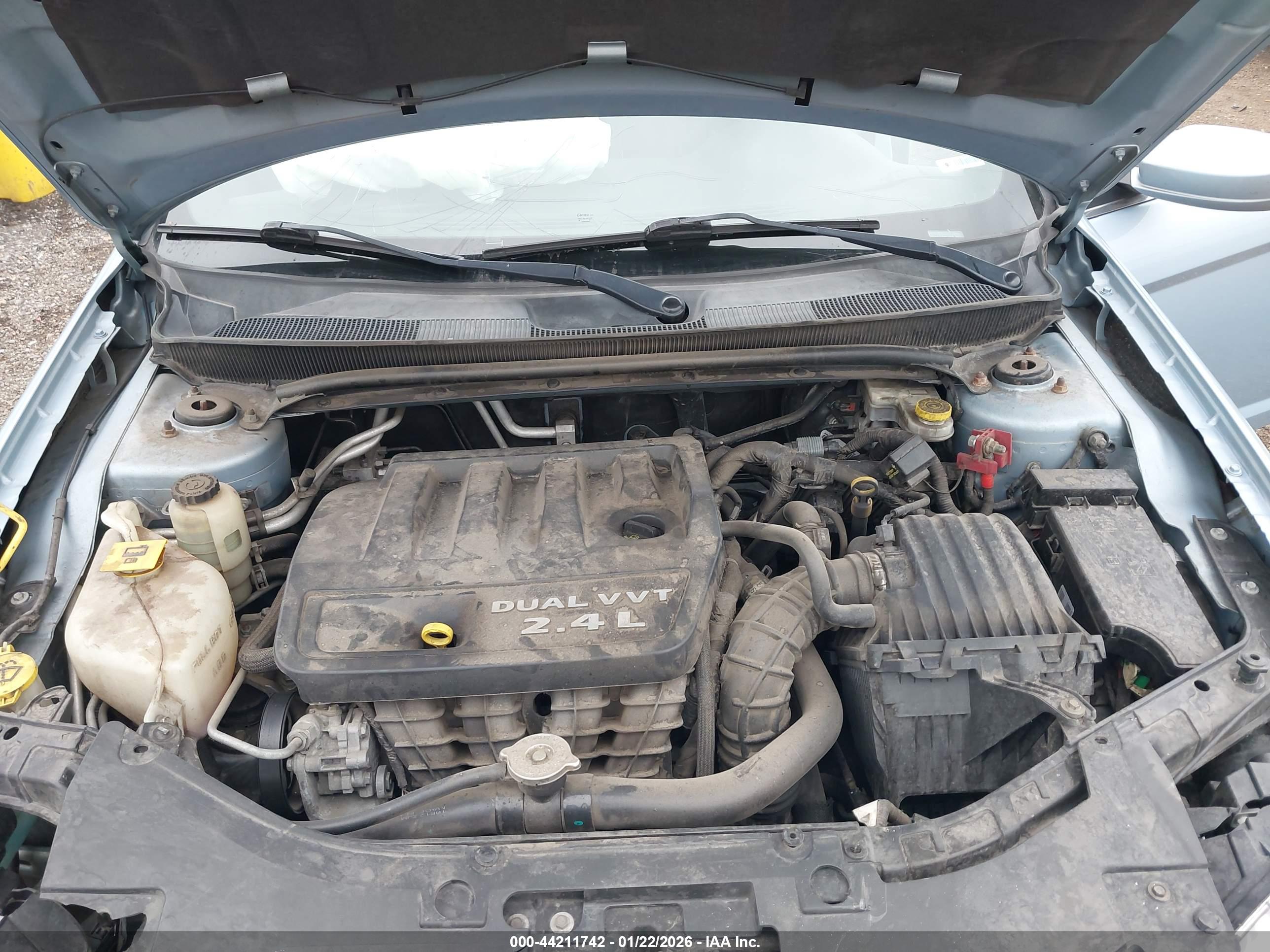 CHRYSLER 200 image 10