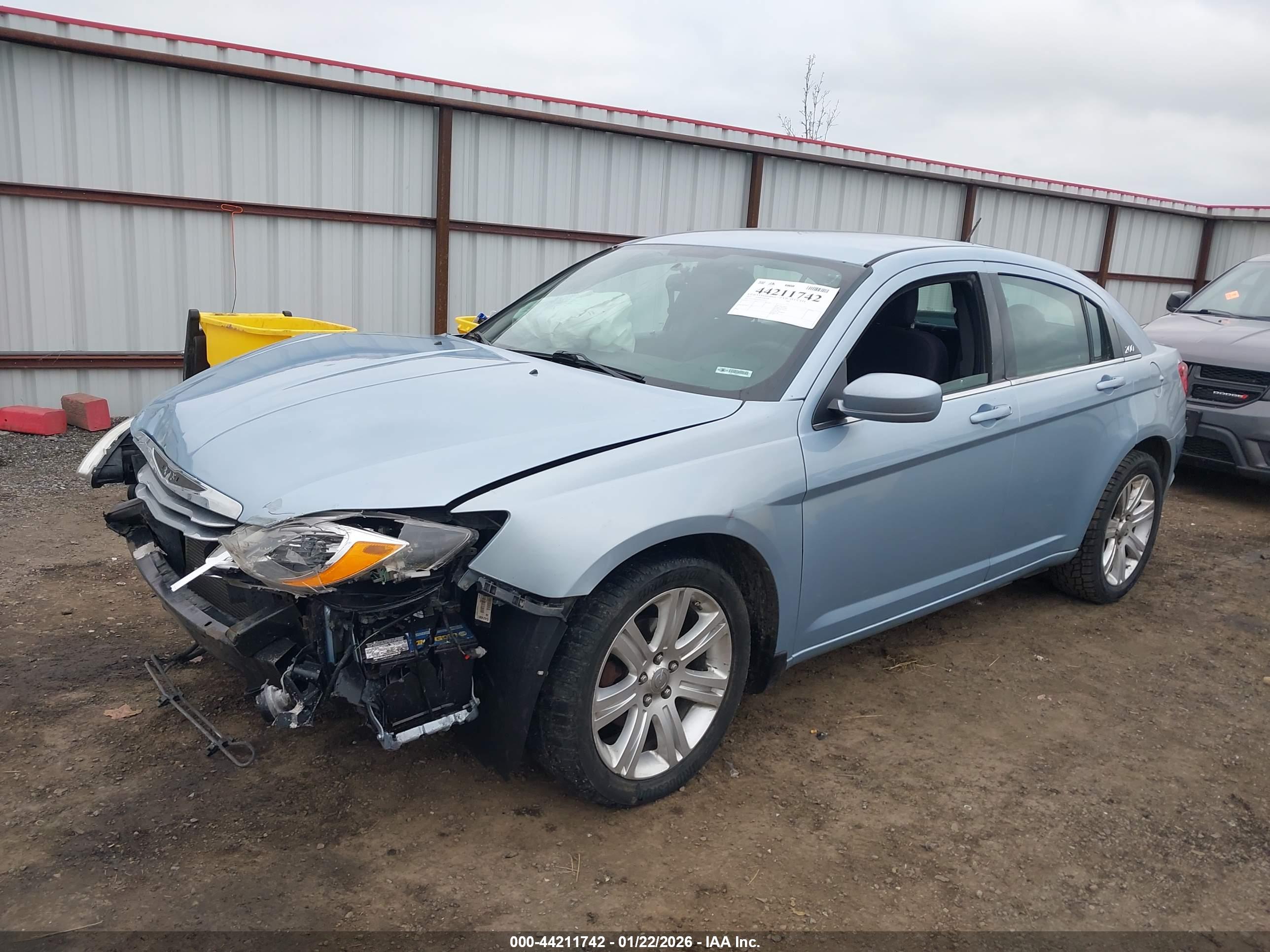 CHRYSLER 200 image 2