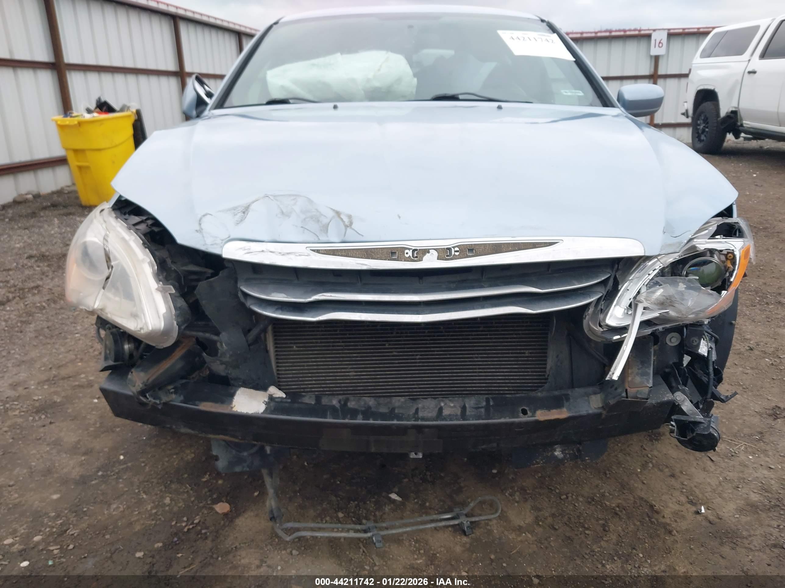 CHRYSLER 200 image 6
