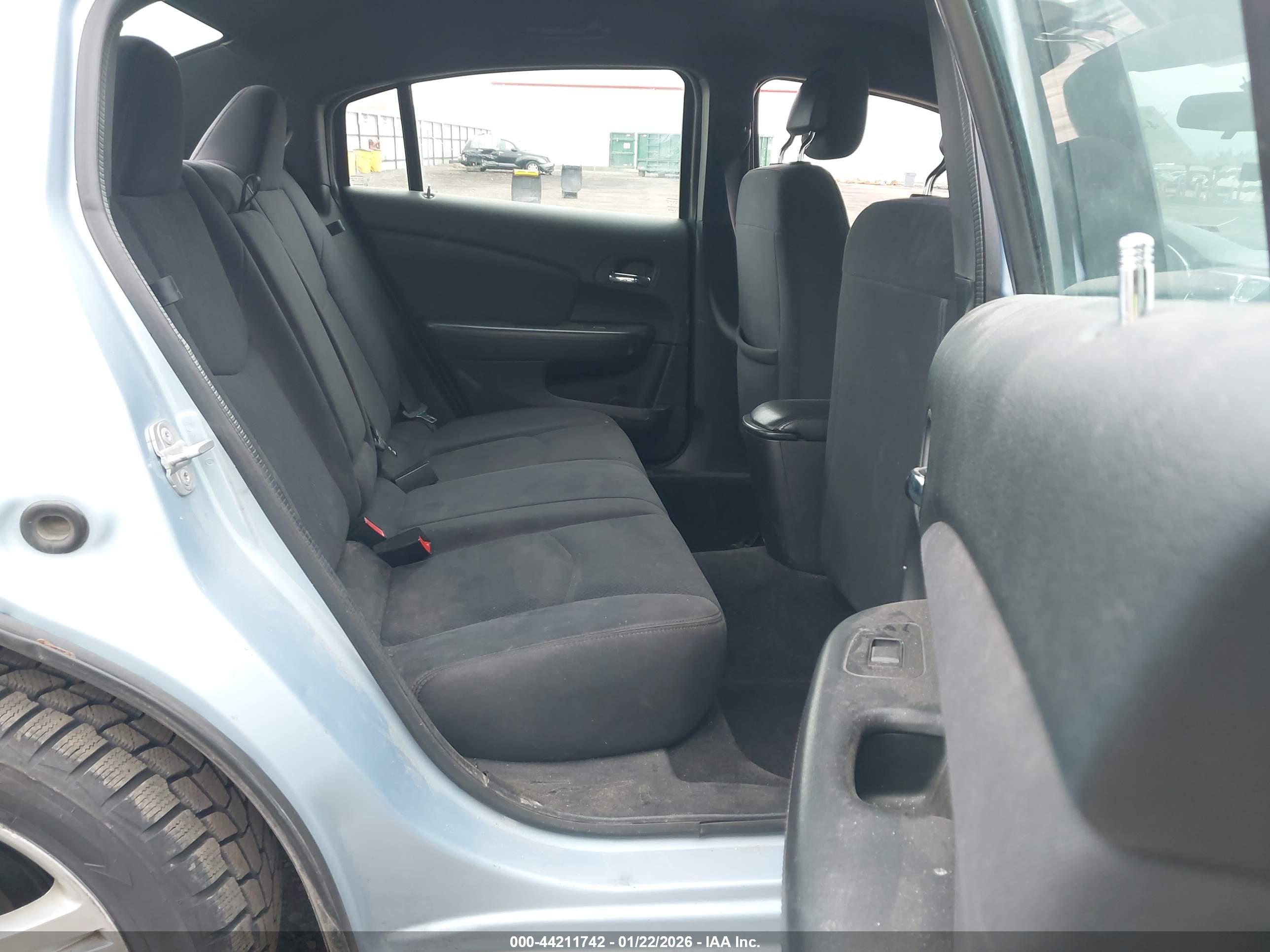 CHRYSLER 200 image 8