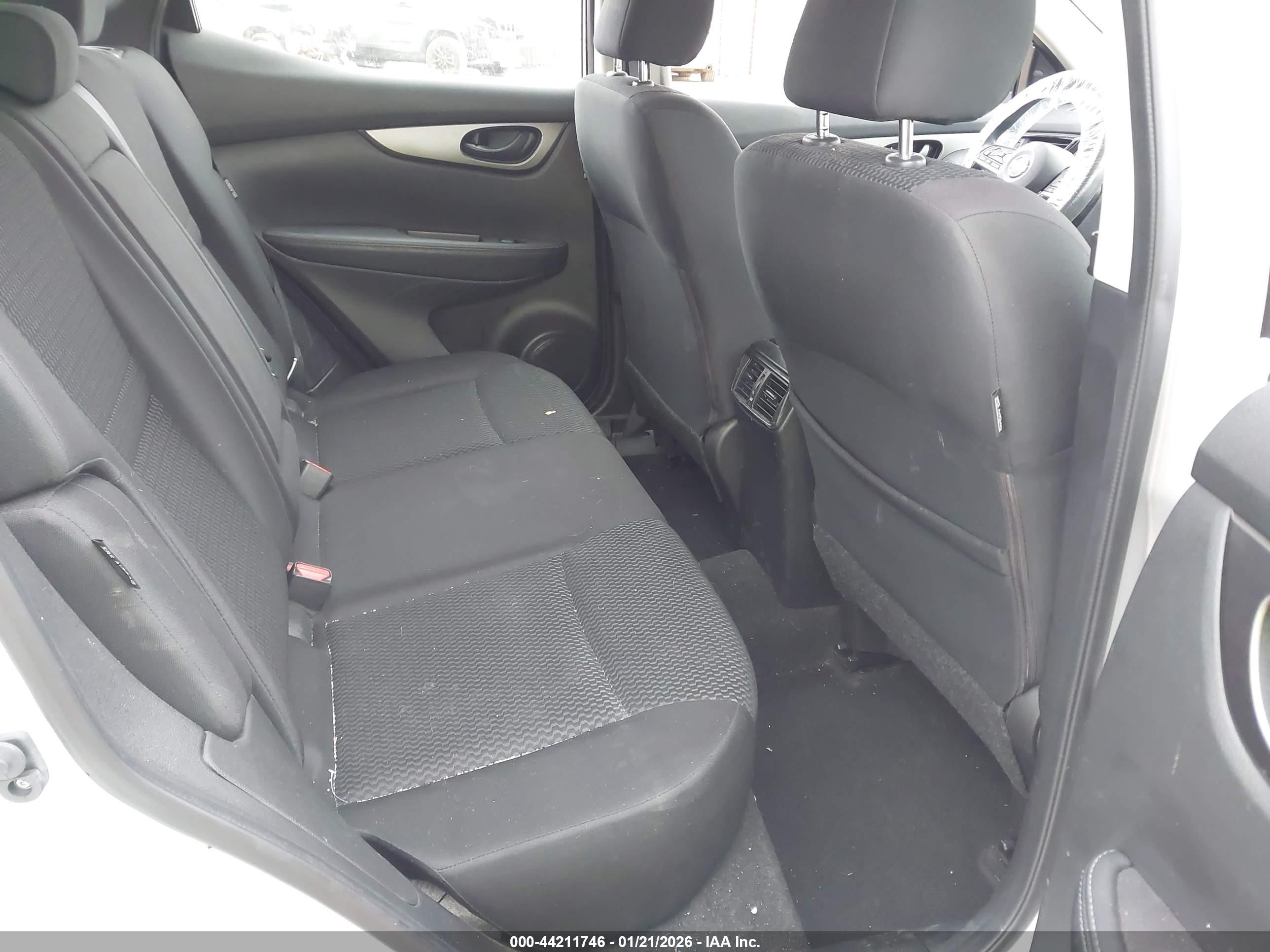 NISSAN ROGUE image 8