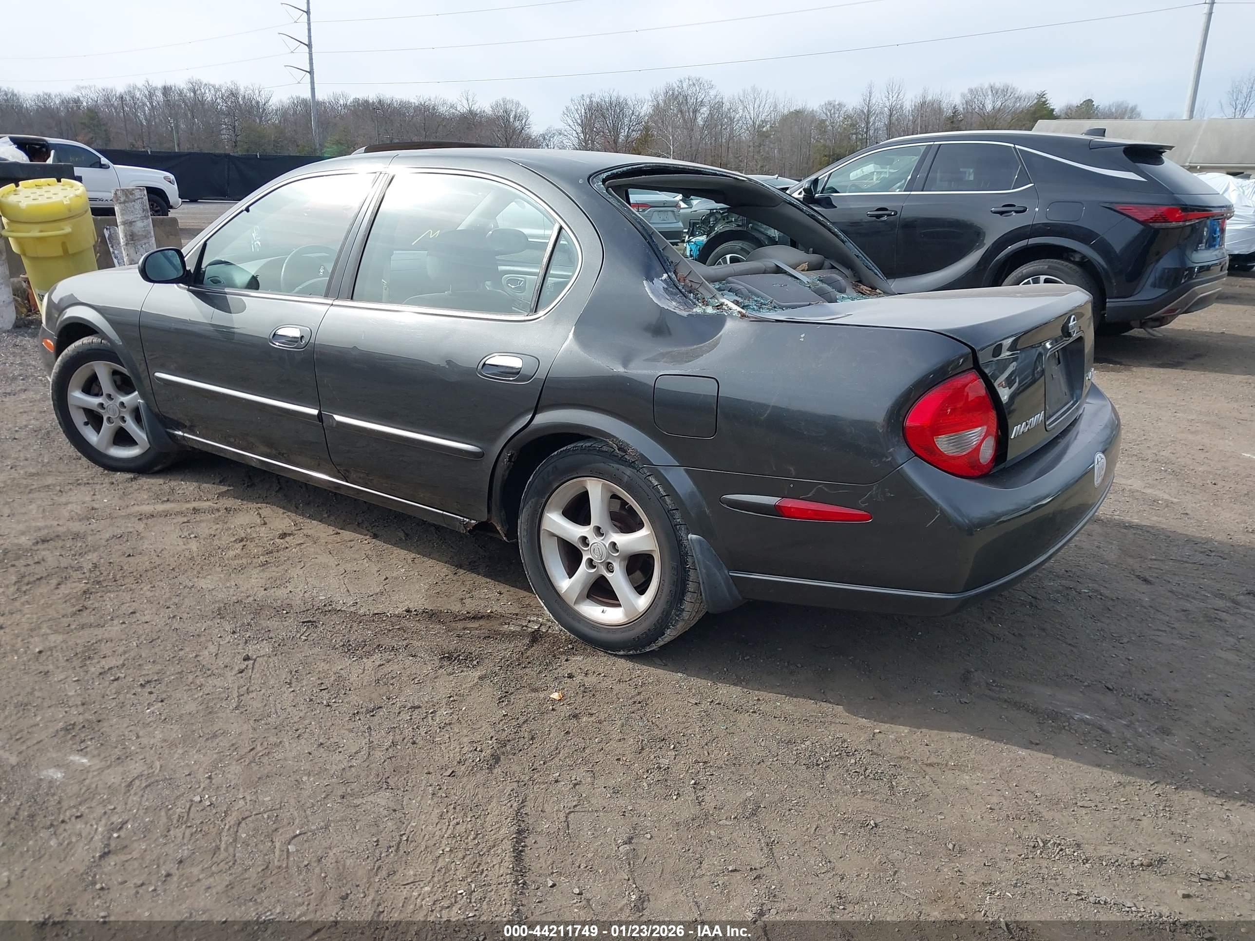 NISSAN MAXIMA image 3