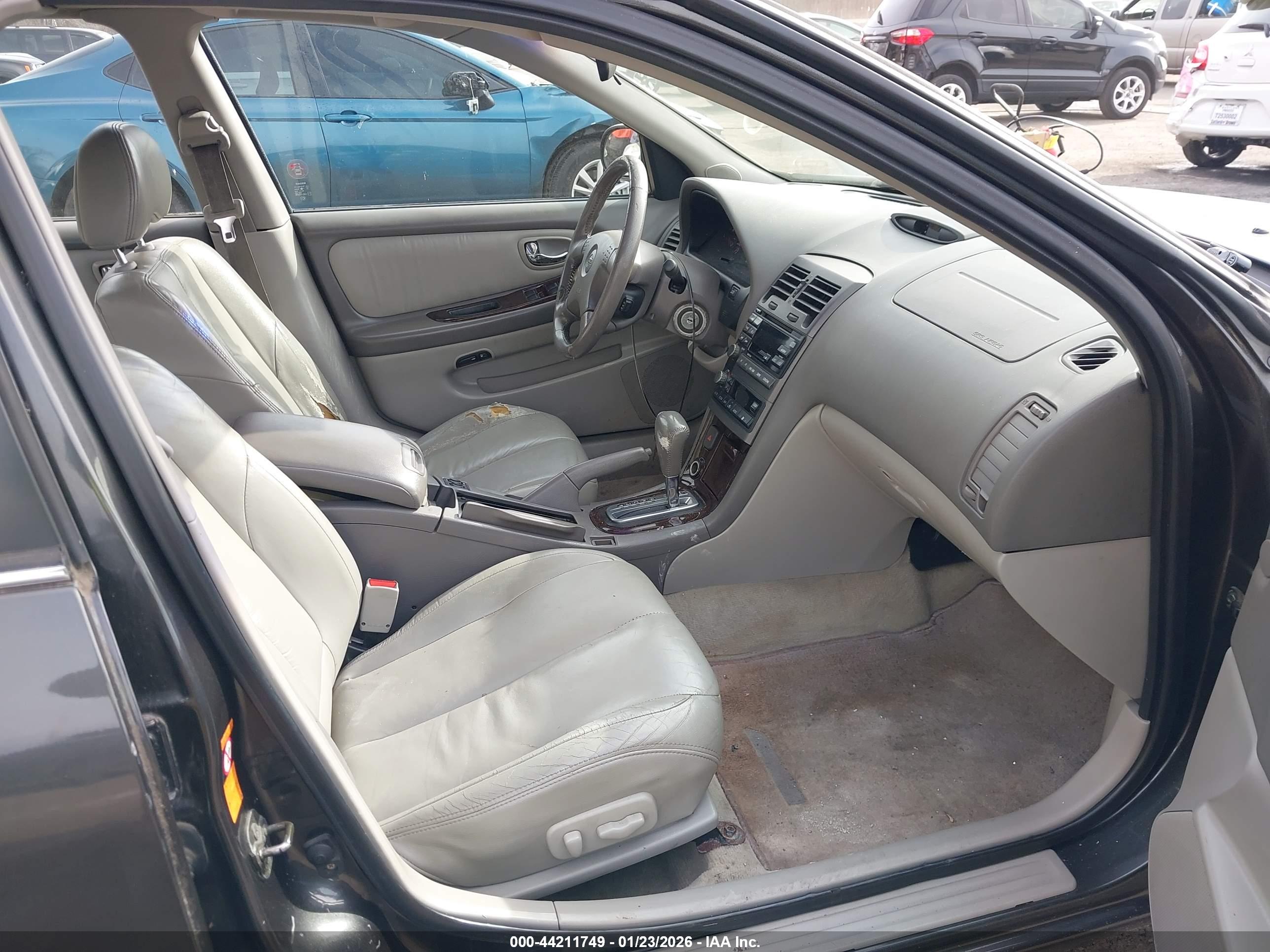 NISSAN MAXIMA image 5
