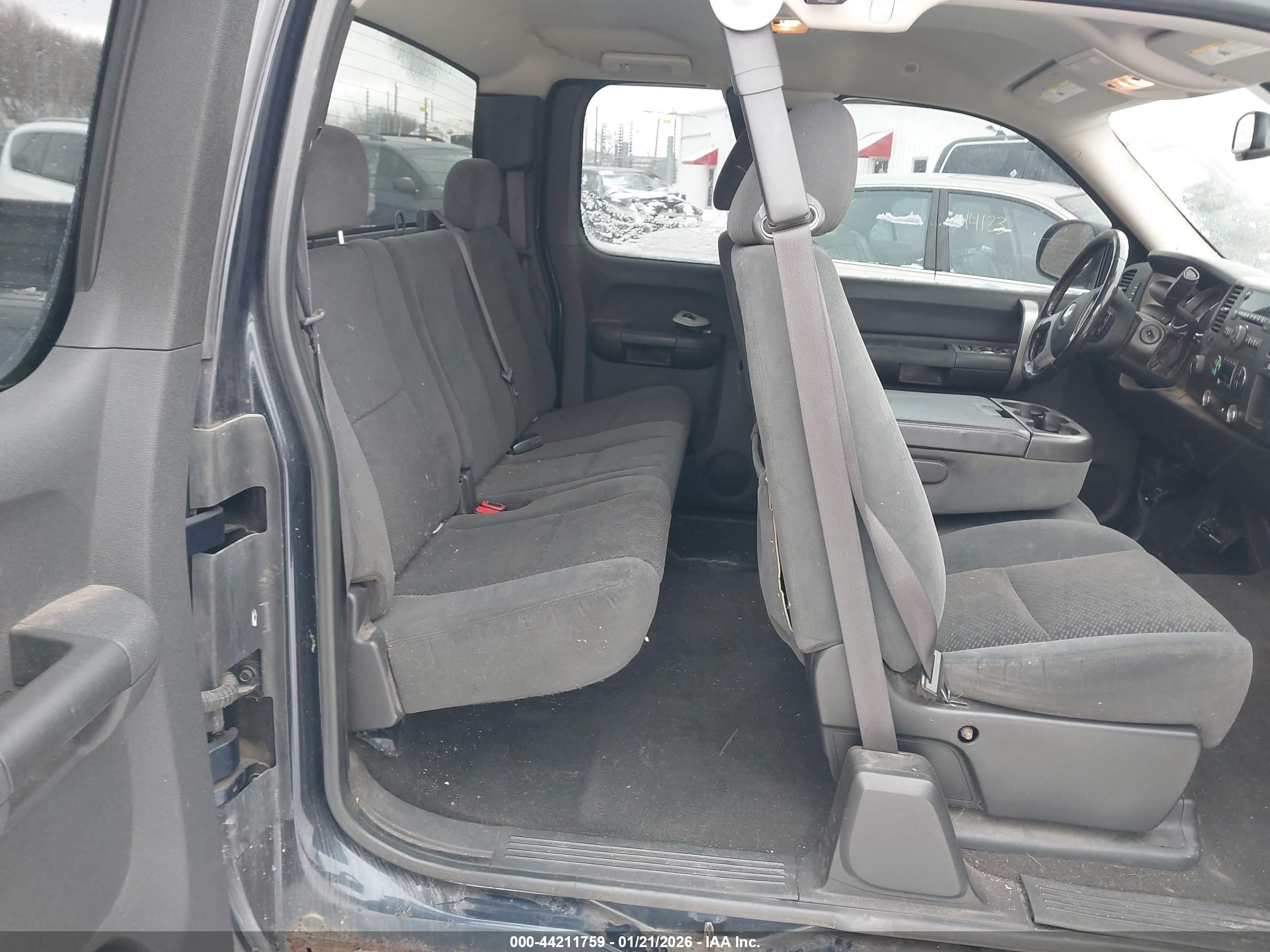CHEVROLET SILVERADO image 8