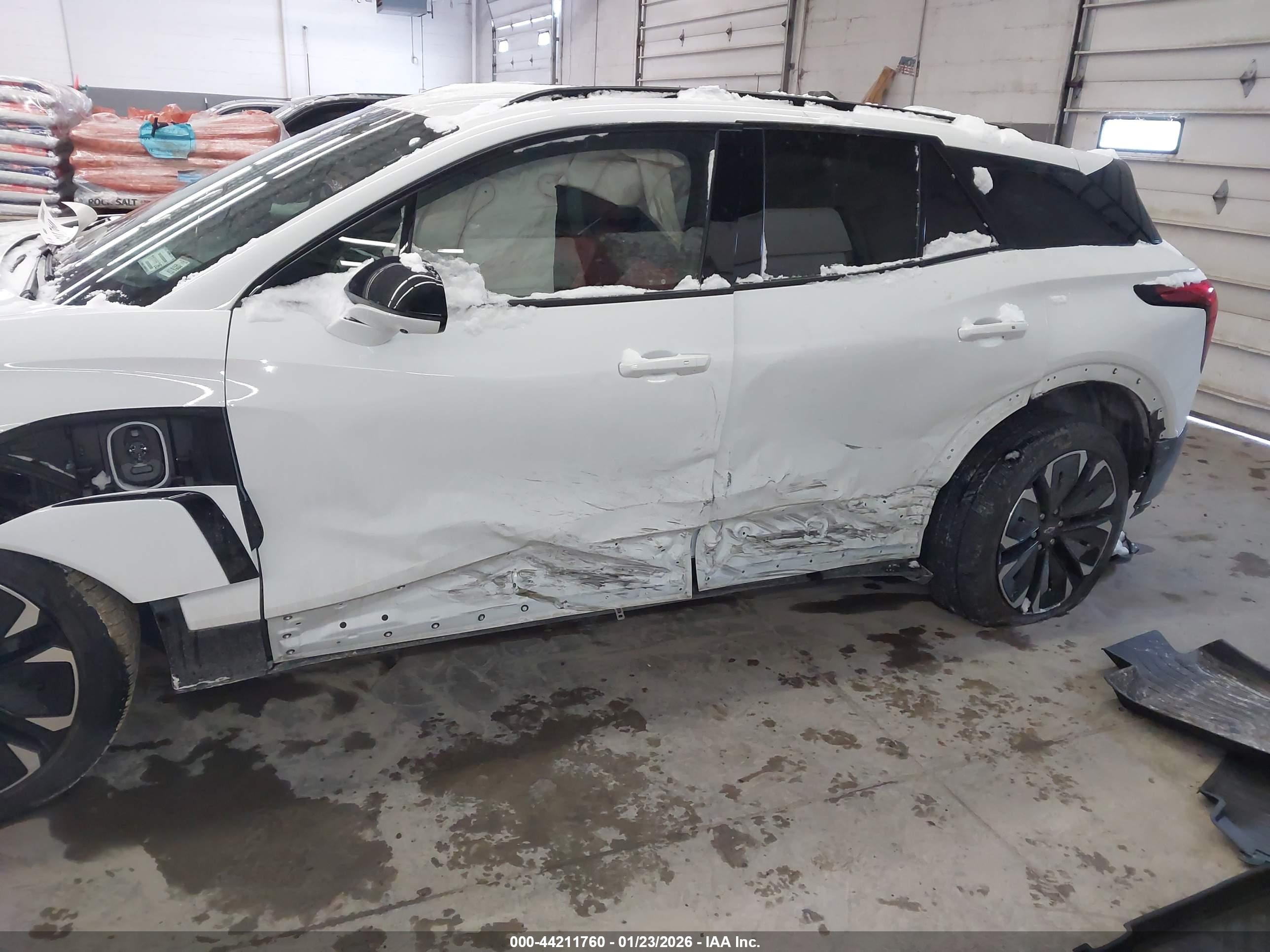 CHEVROLET BLAZER image 6