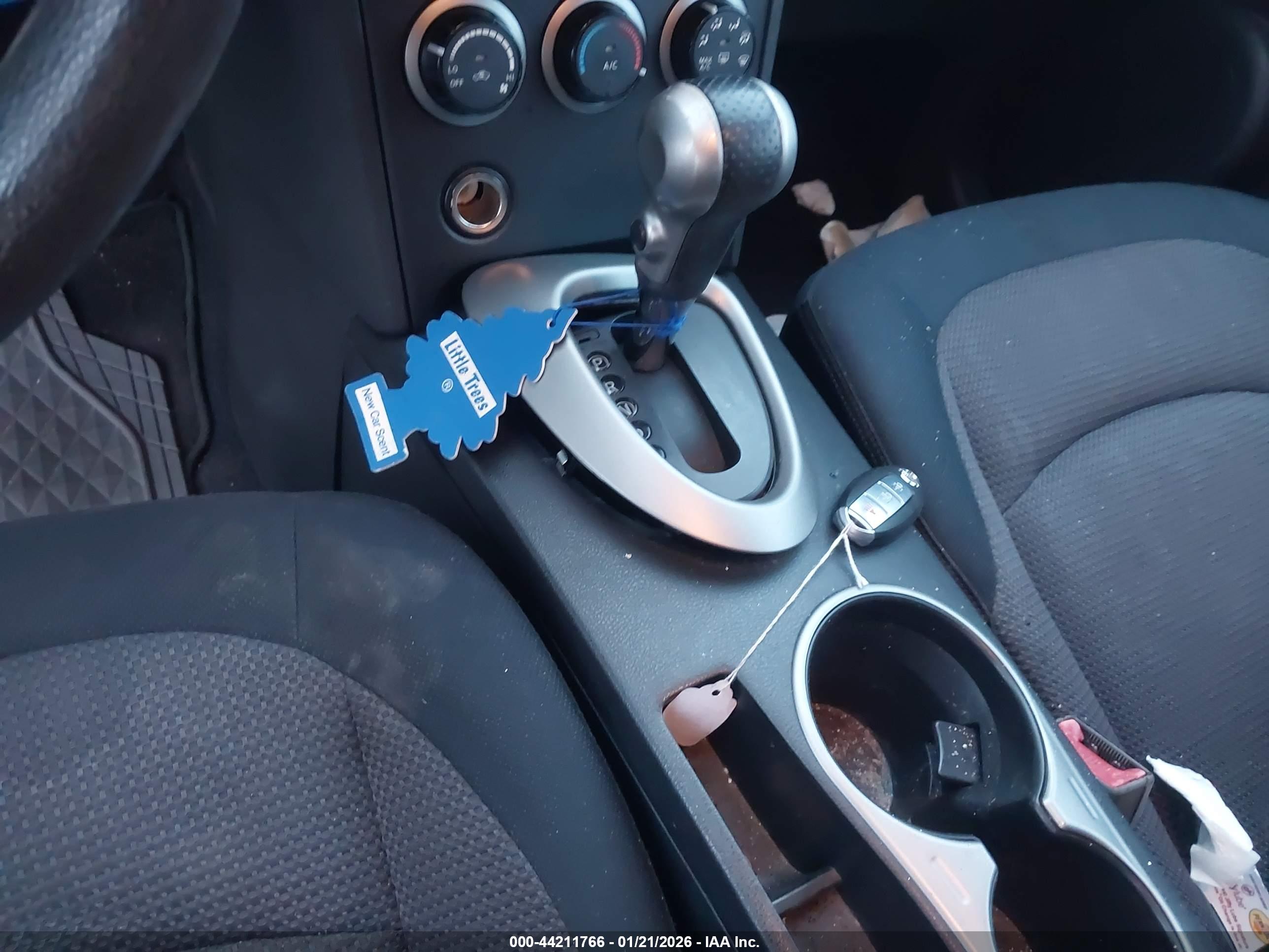 NISSAN ROGUE image 11