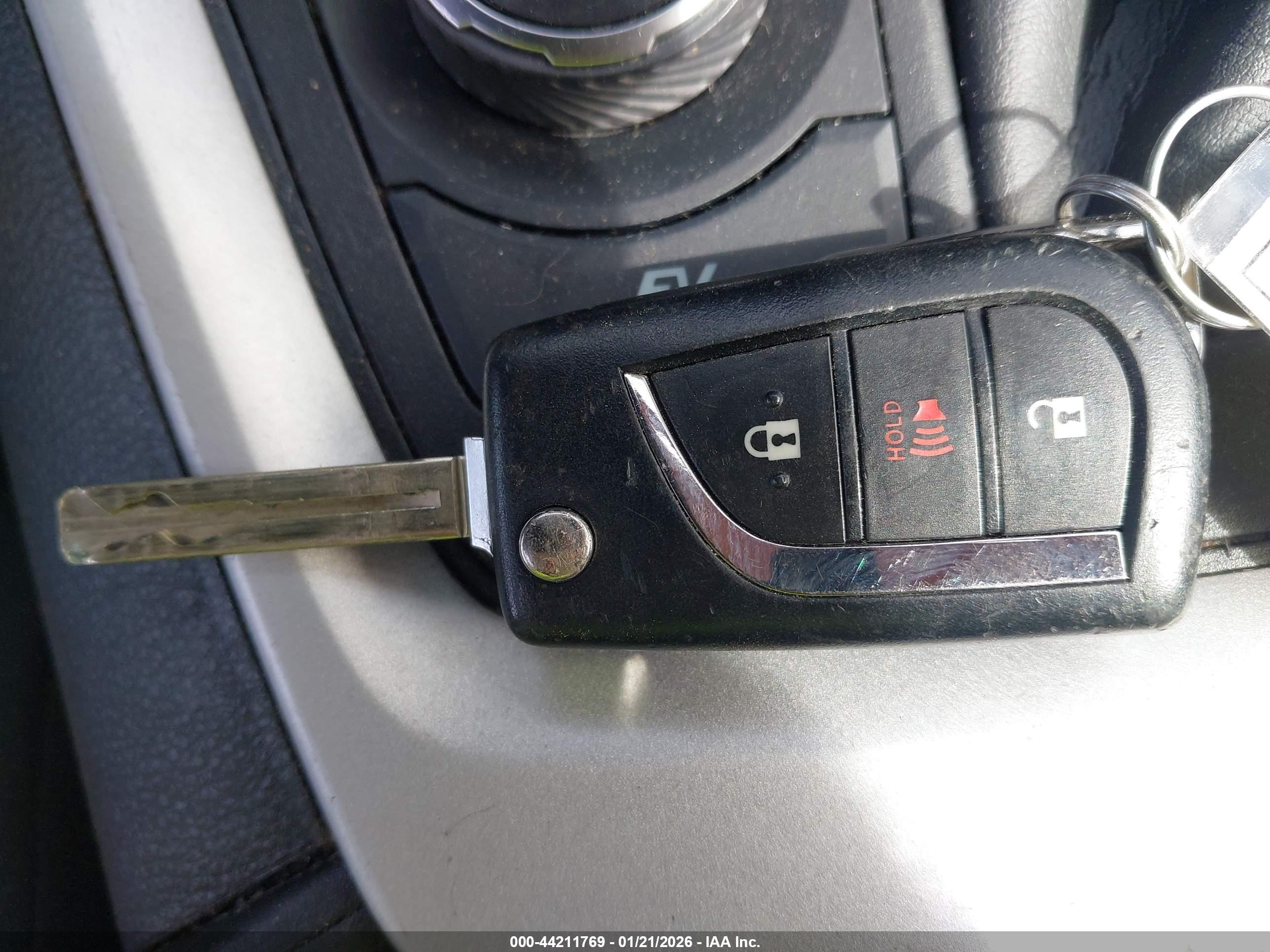 TOYOTA RAV4 image 11