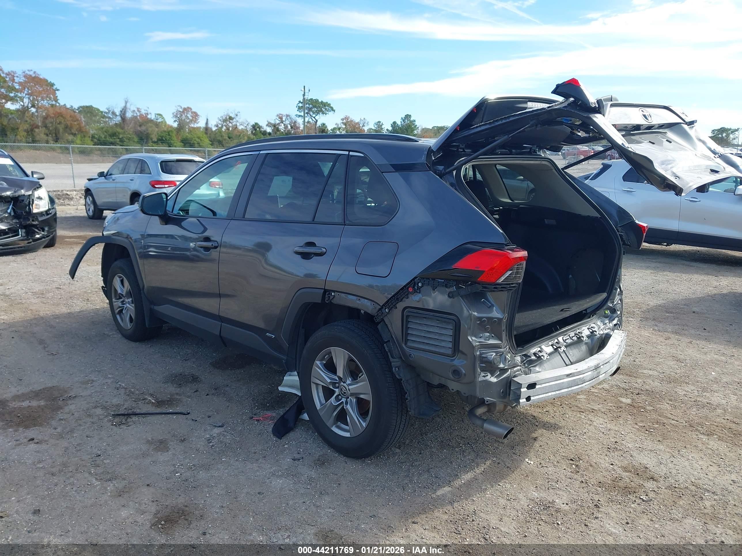 TOYOTA RAV4 image 3