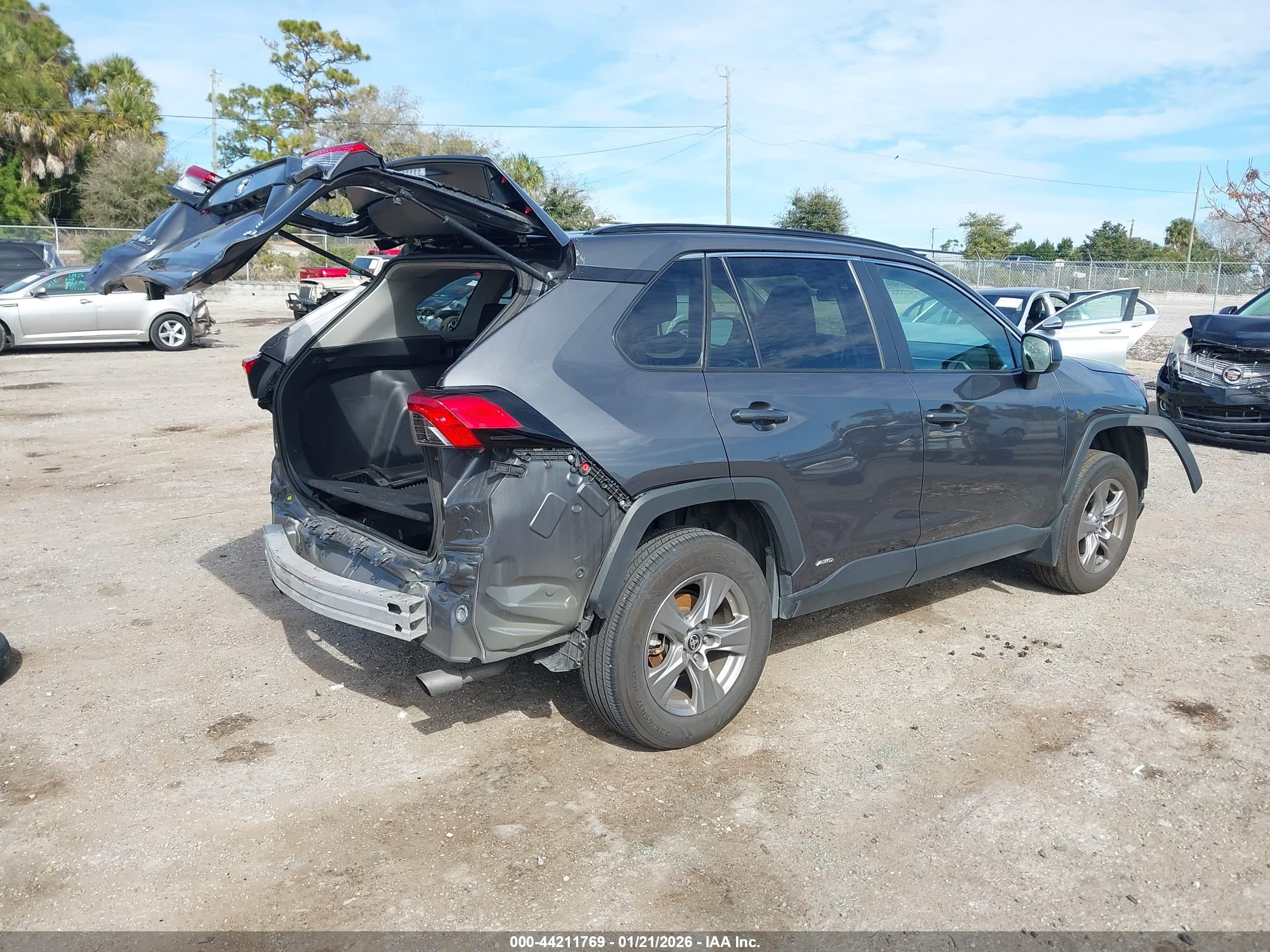 TOYOTA RAV4 image 4