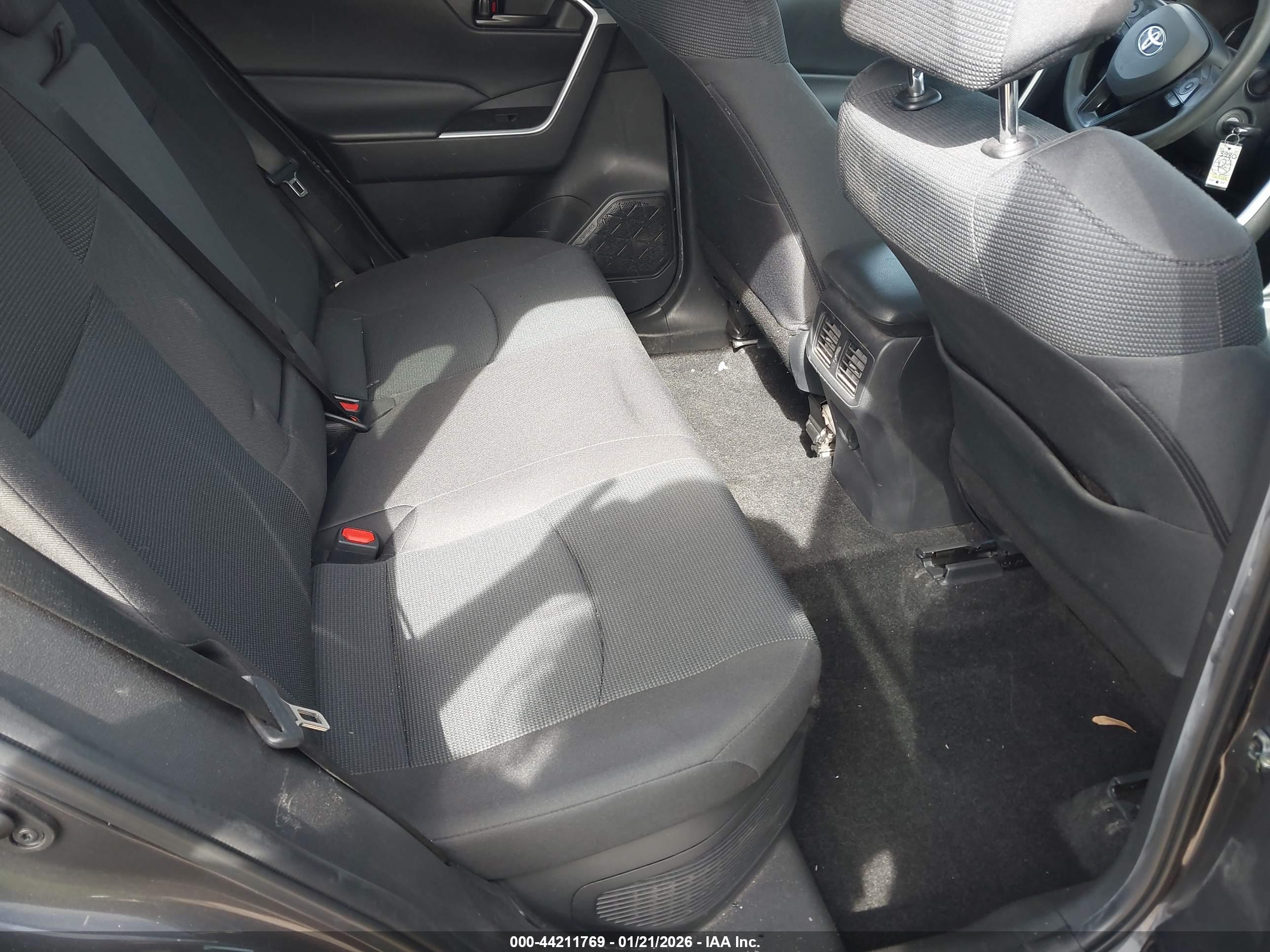 TOYOTA RAV4 image 8