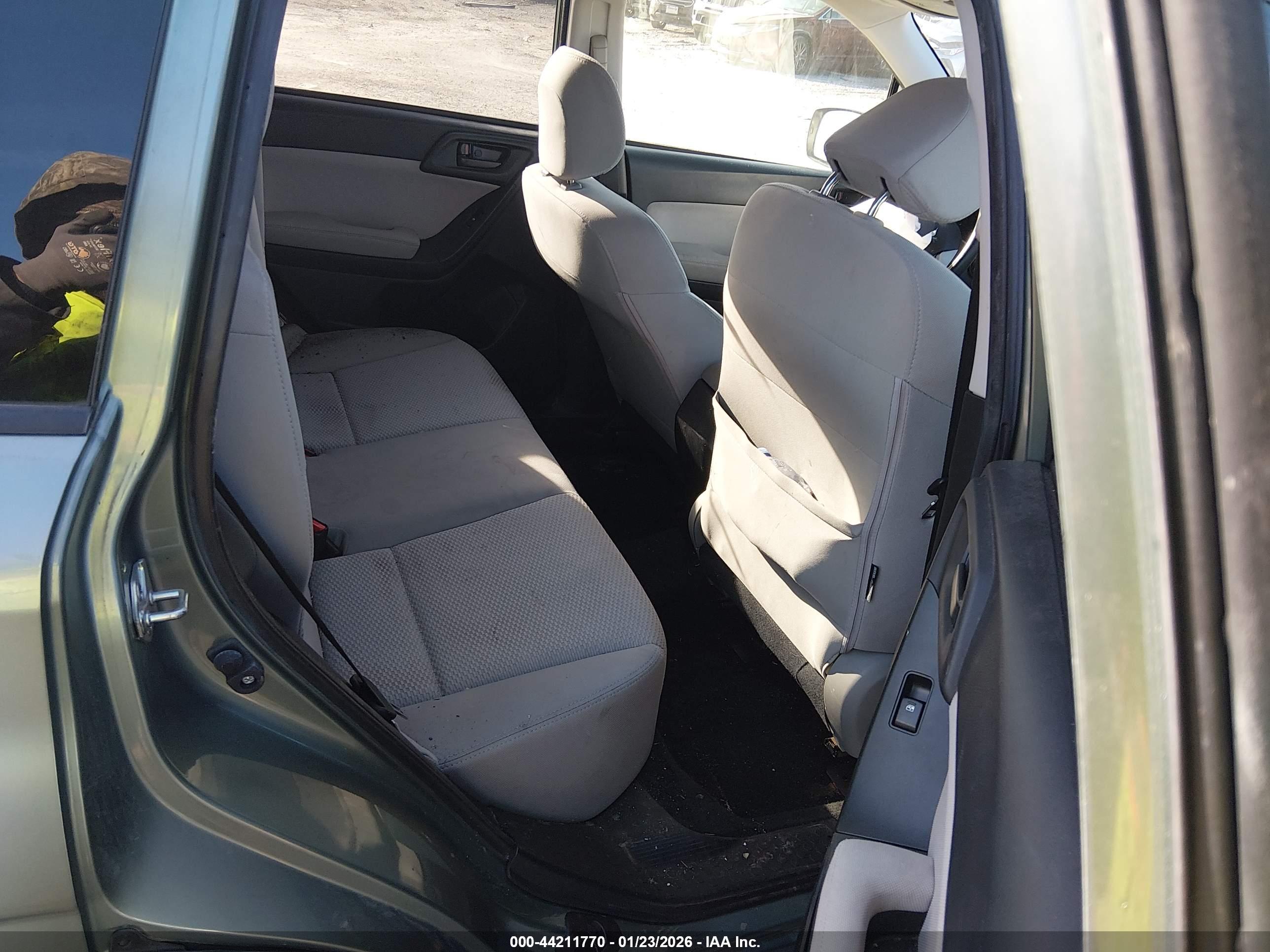 SUBARU FORESTER image 8