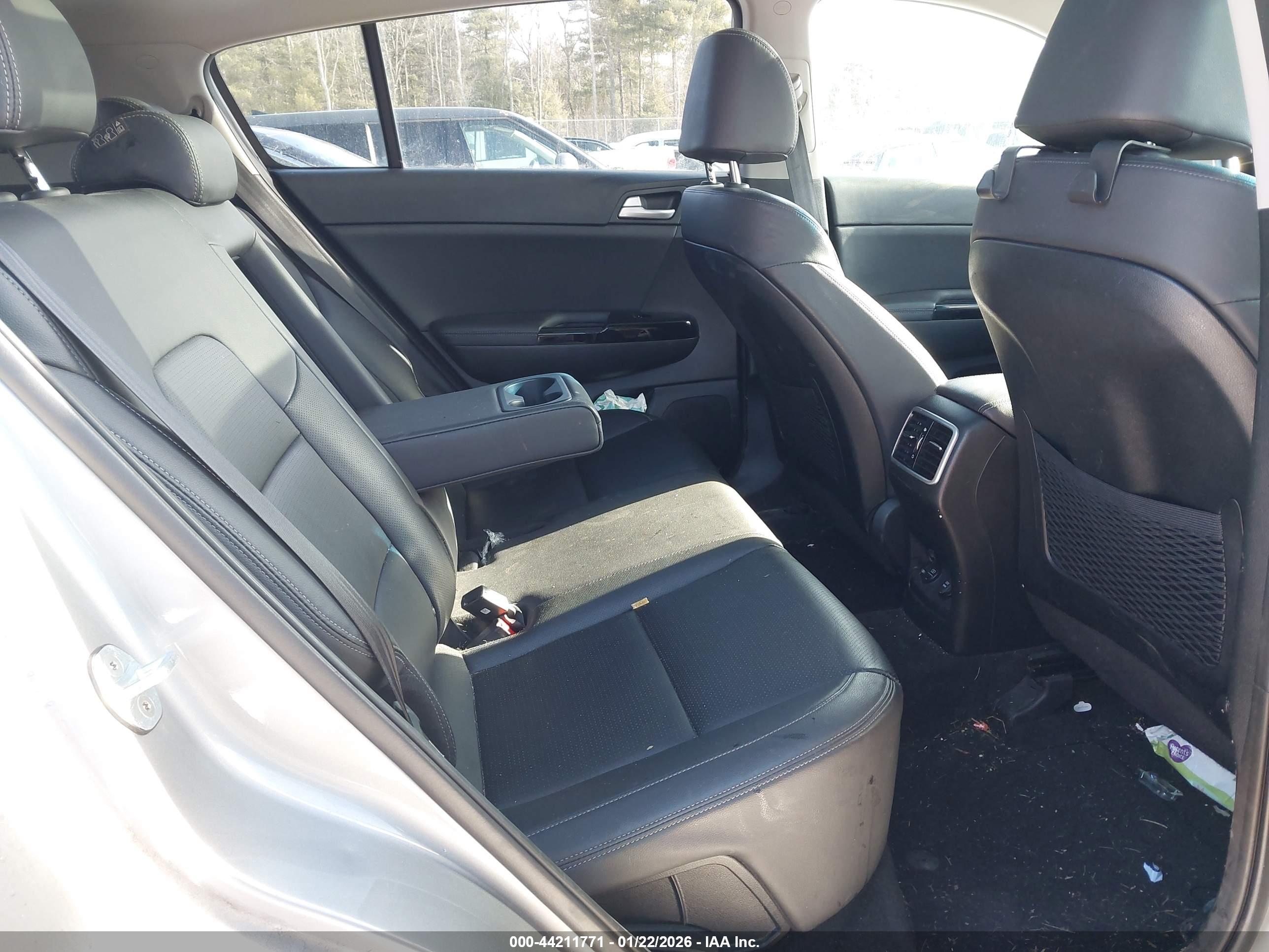 KIA SPORTAGE image 8