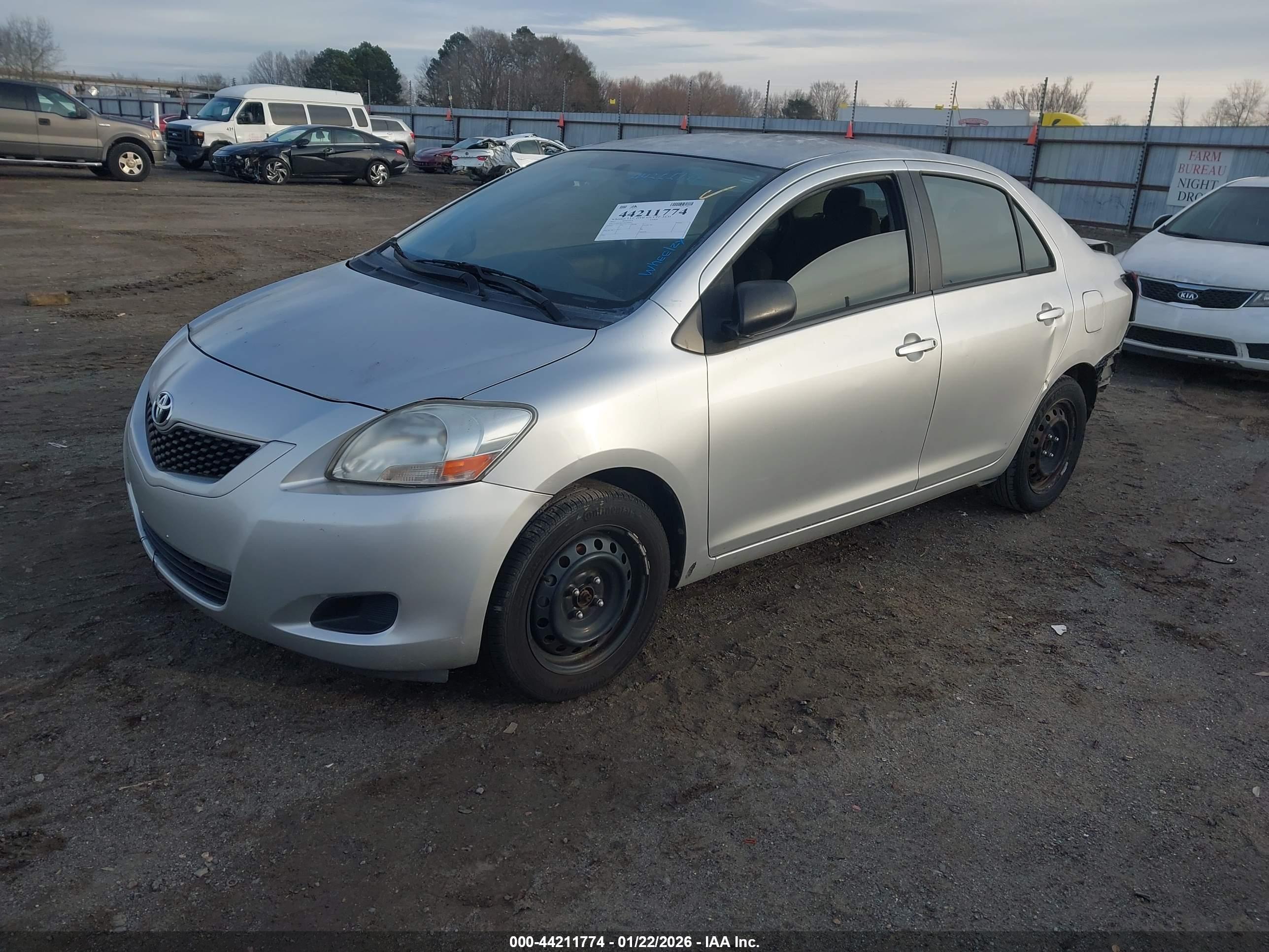 TOYOTA YARIS image 2