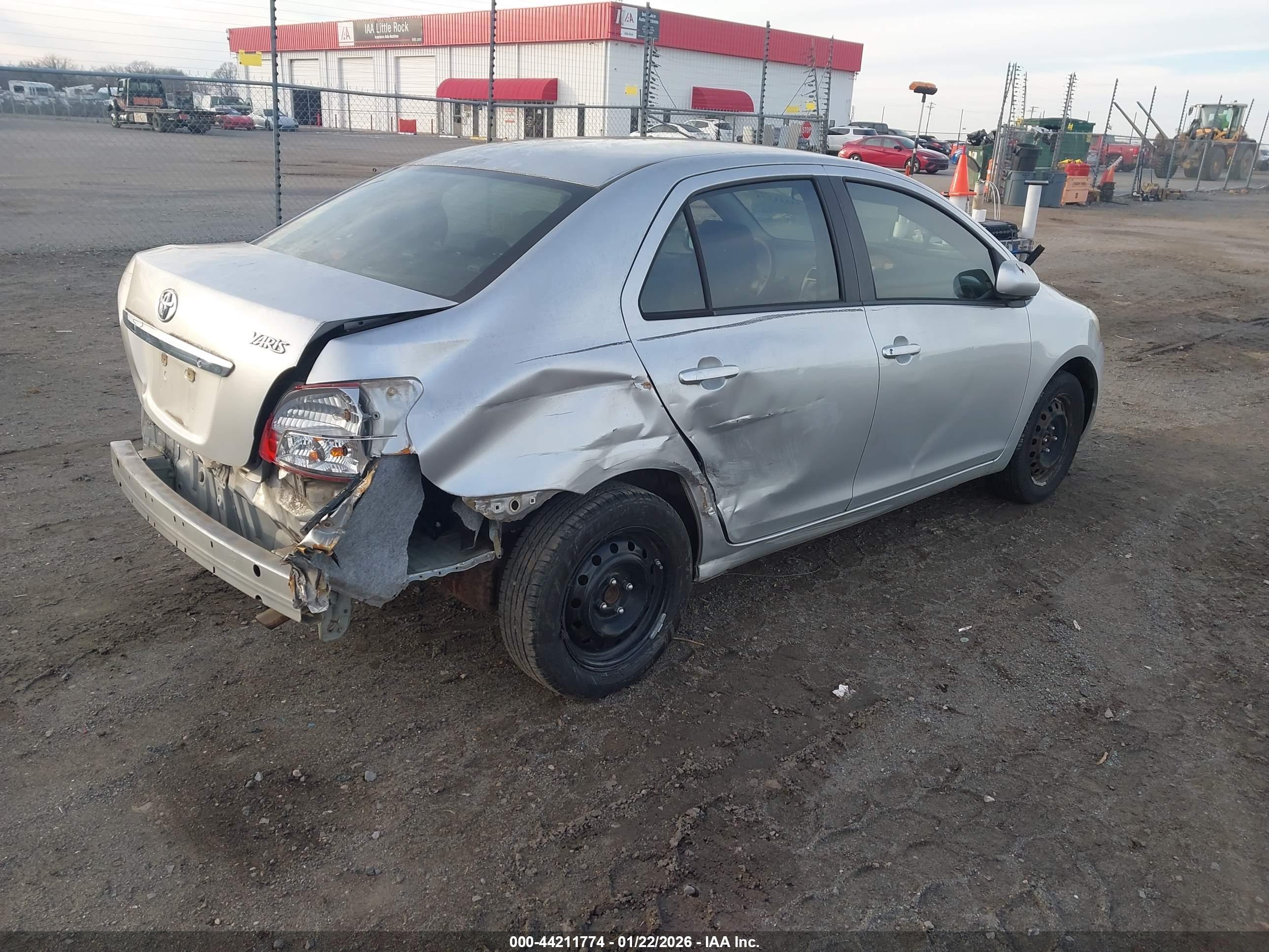 TOYOTA YARIS image 4