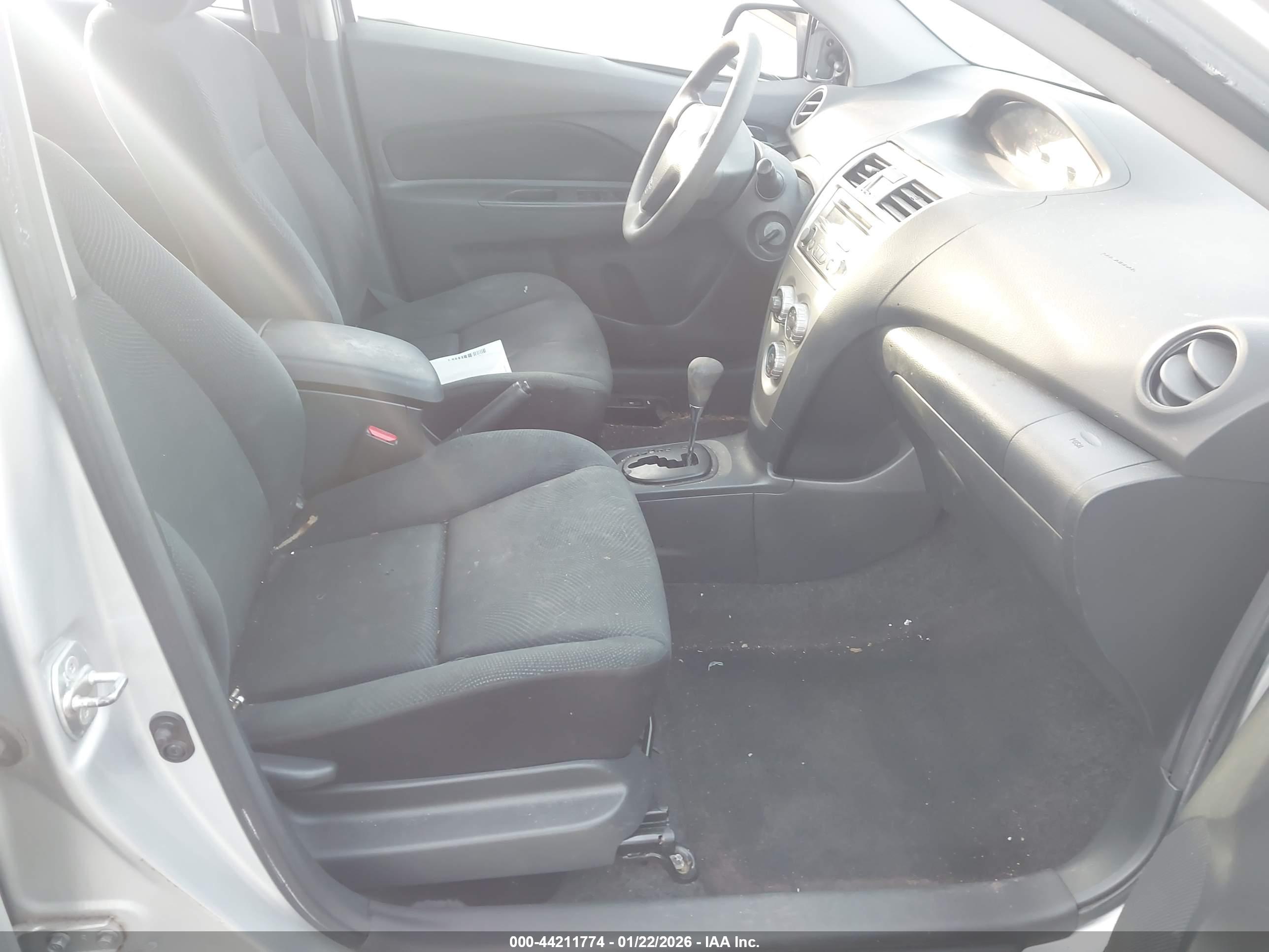 TOYOTA YARIS image 5