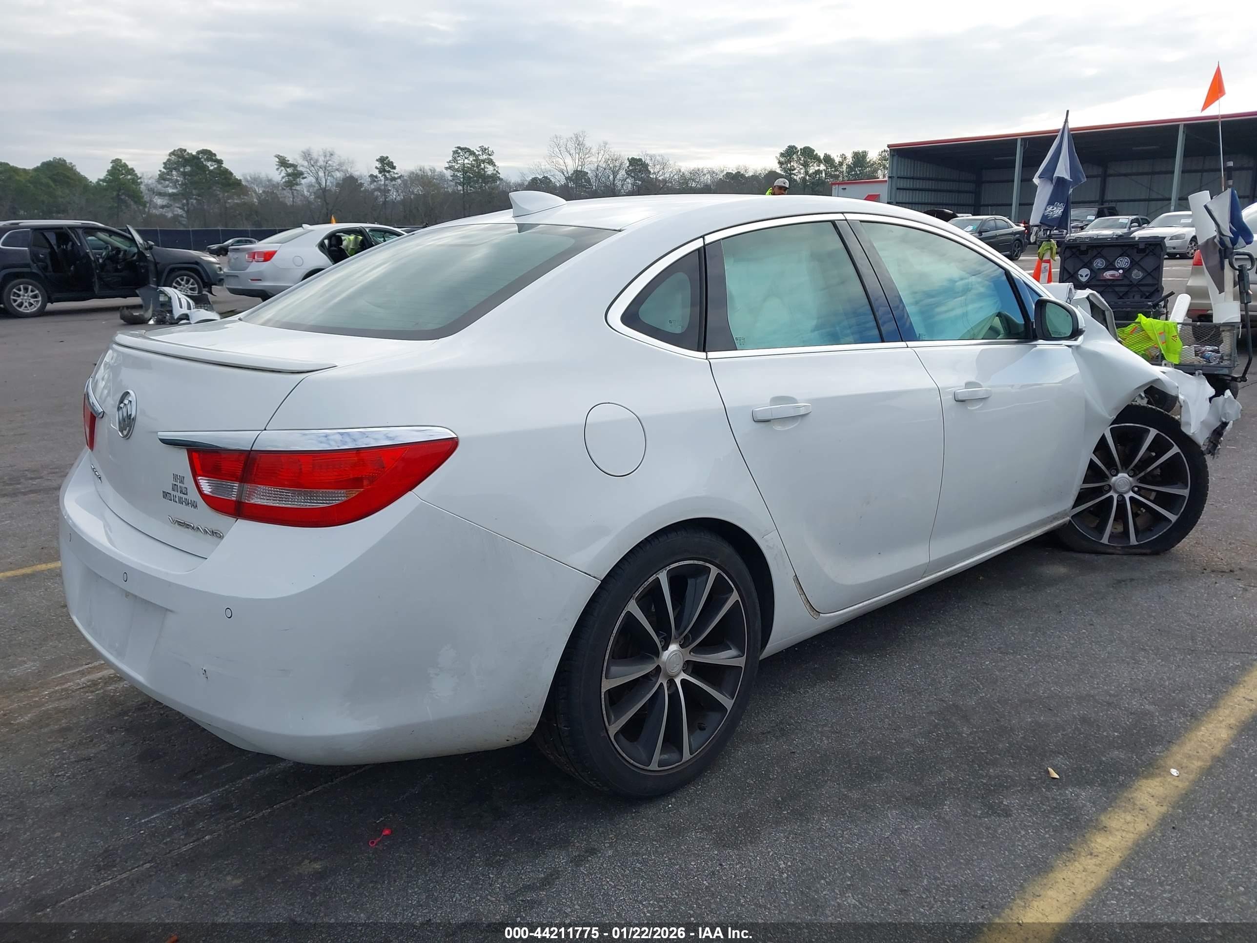 BUICK VERANO image 4