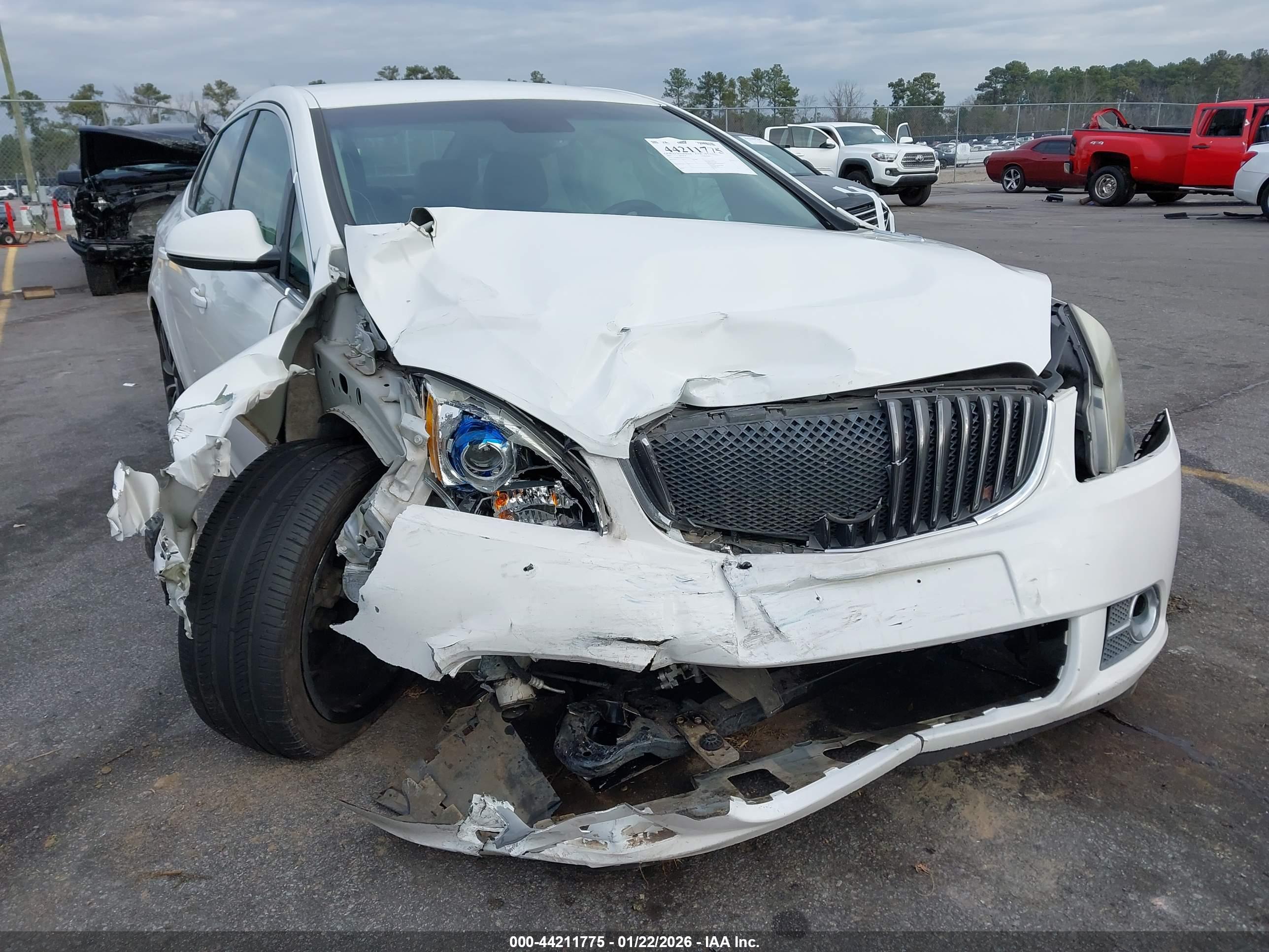 BUICK VERANO image 6