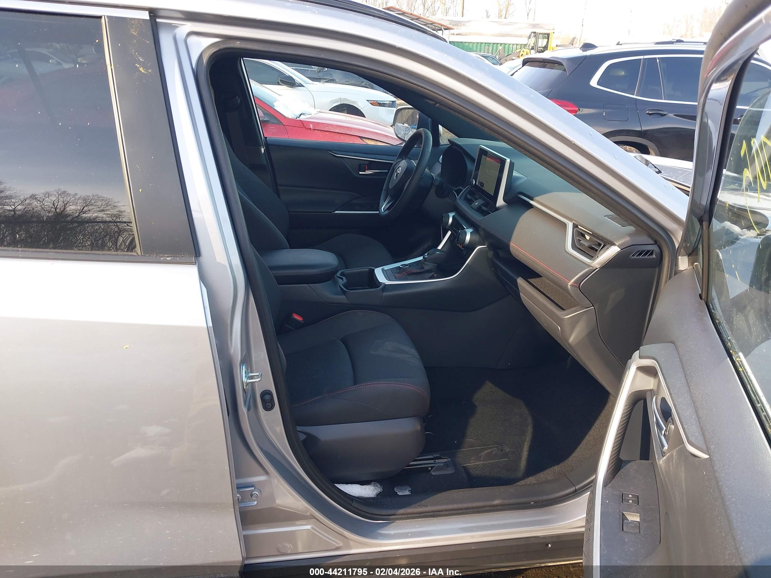 TOYOTA RAV4 image 5