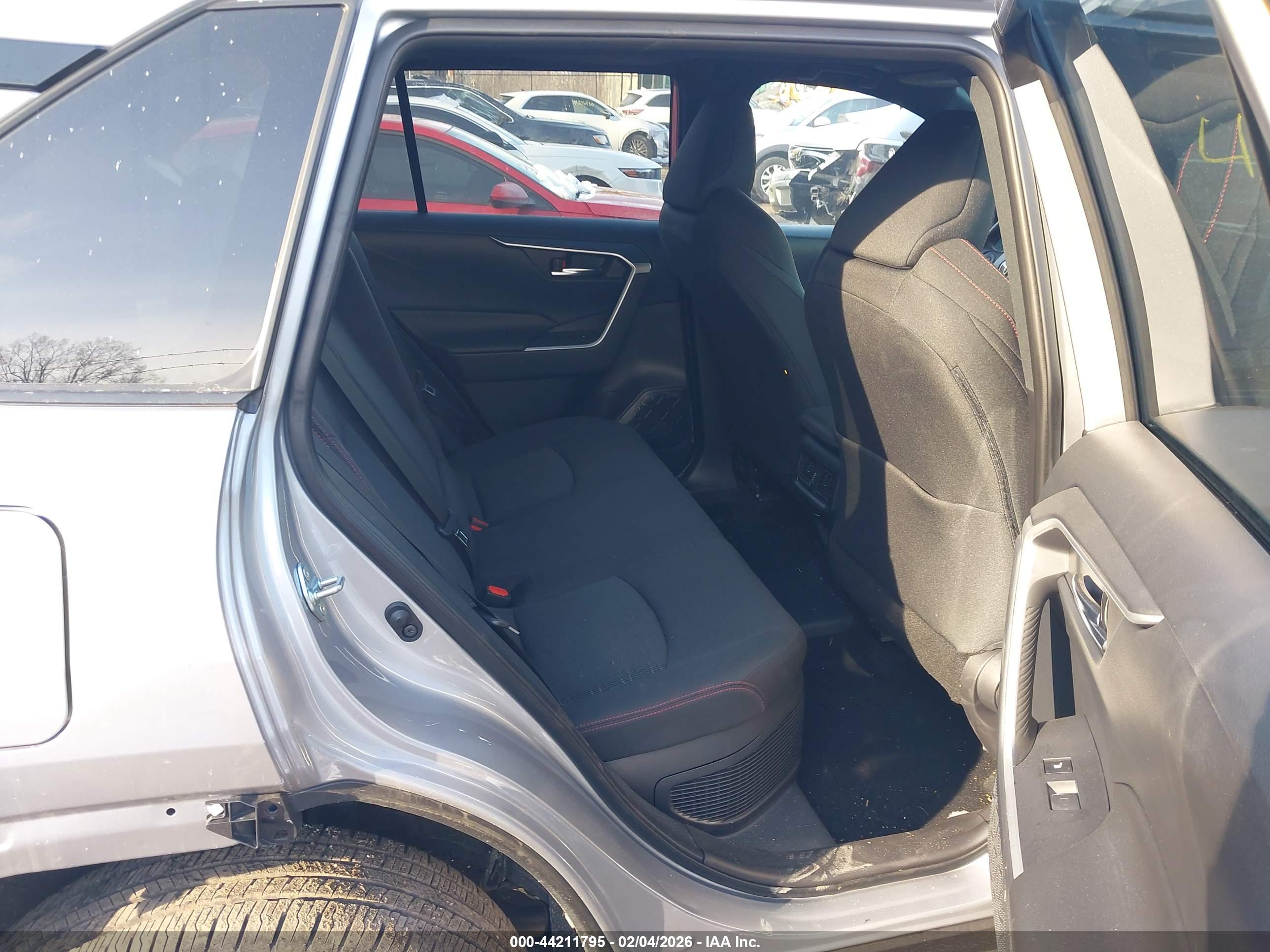 TOYOTA RAV4 image 8