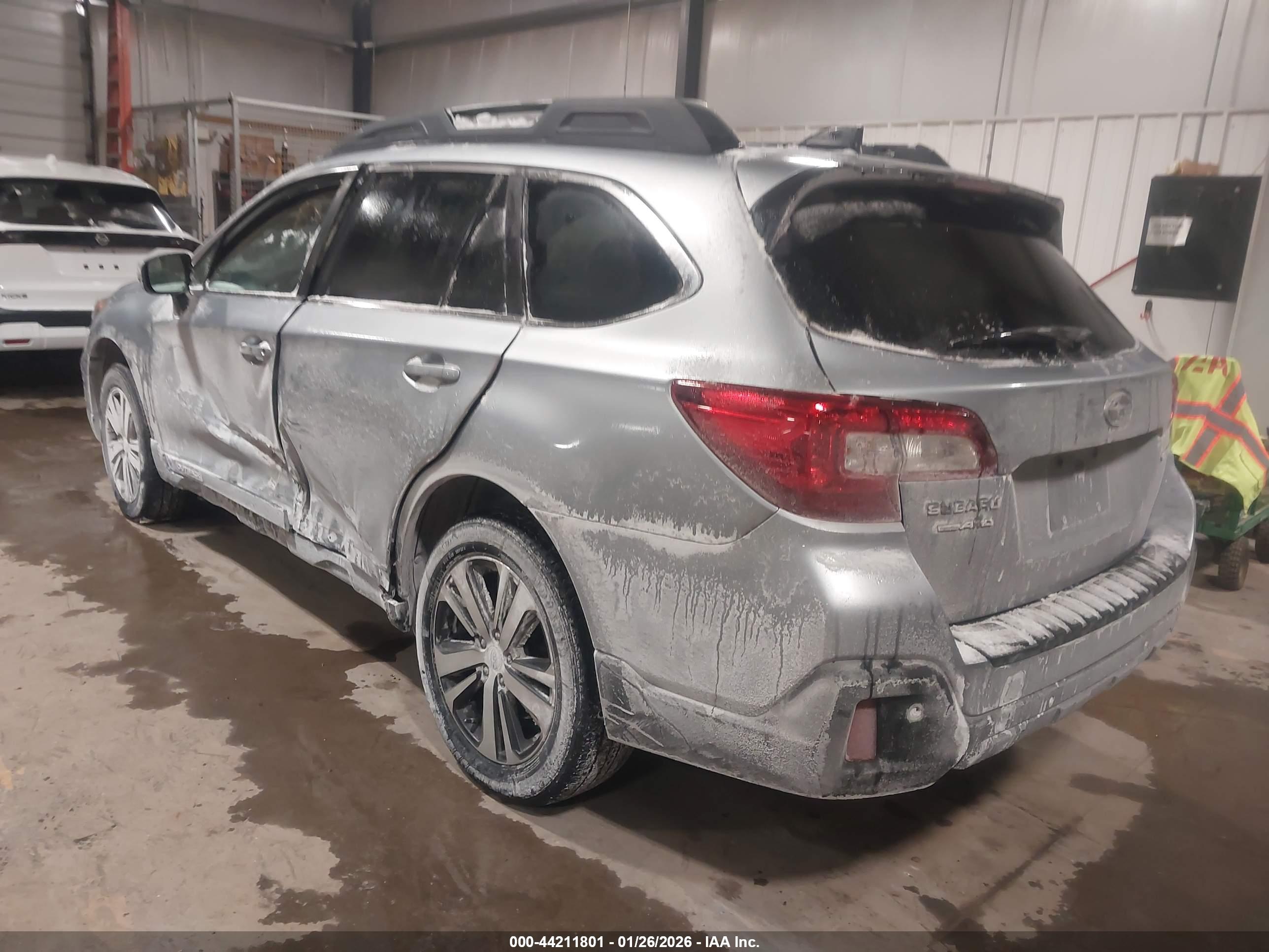 SUBARU OUTBACK image 3