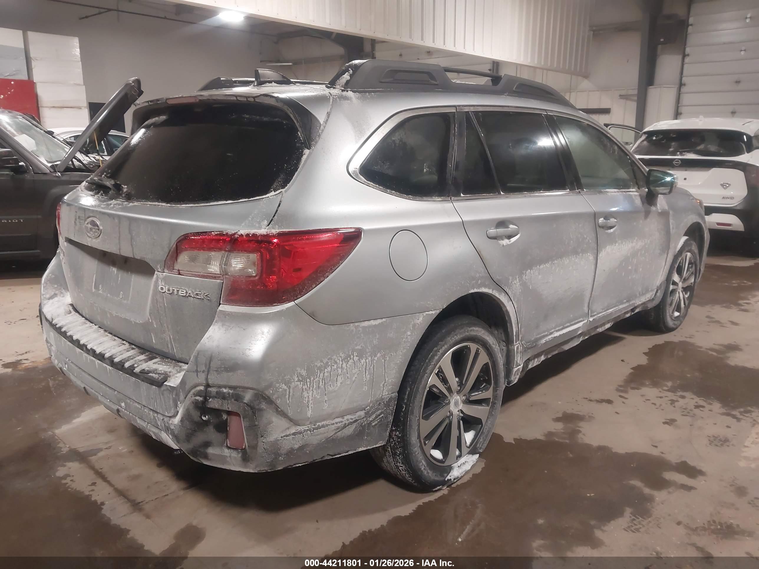 SUBARU OUTBACK image 4
