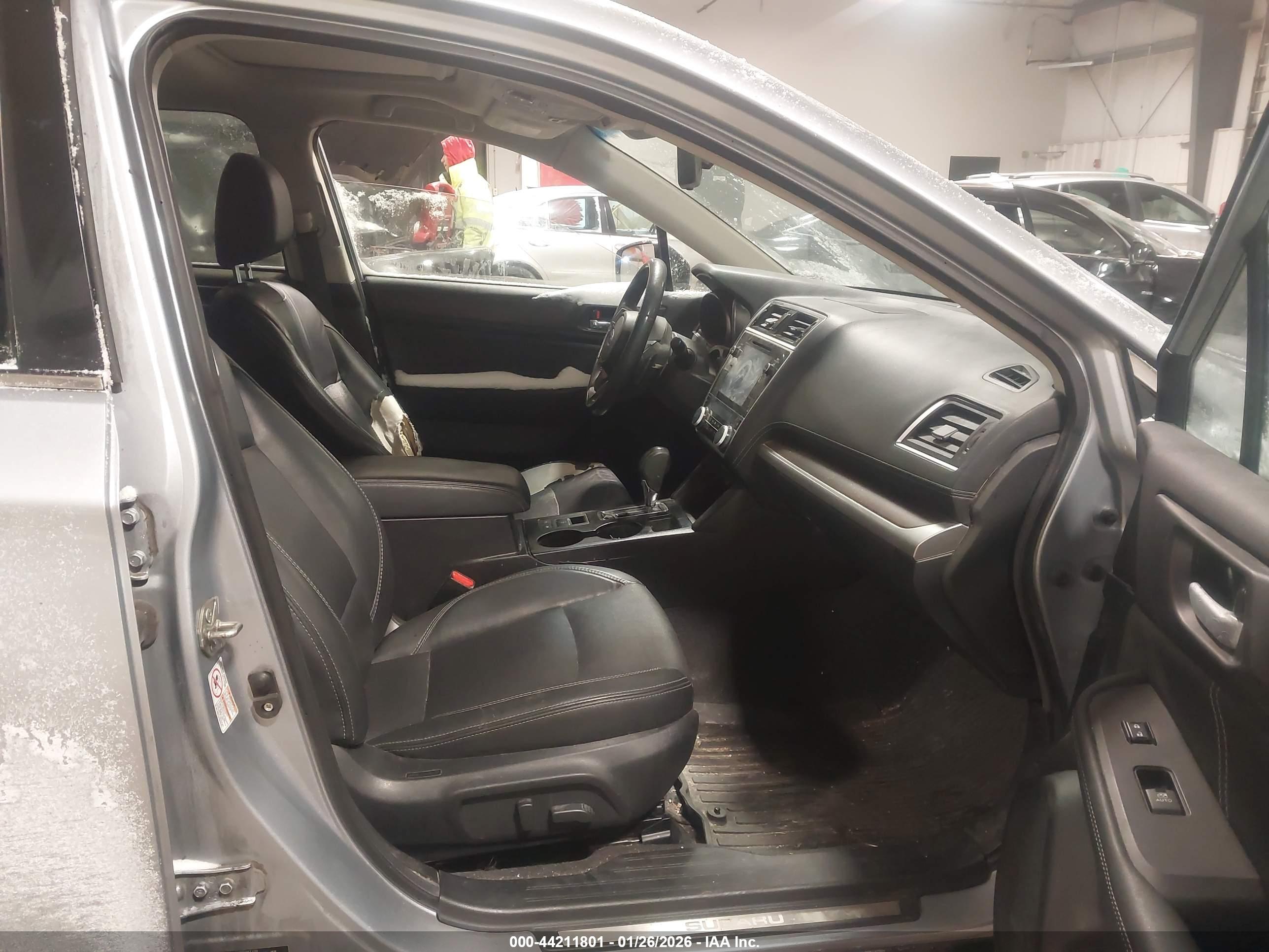 SUBARU OUTBACK image 5