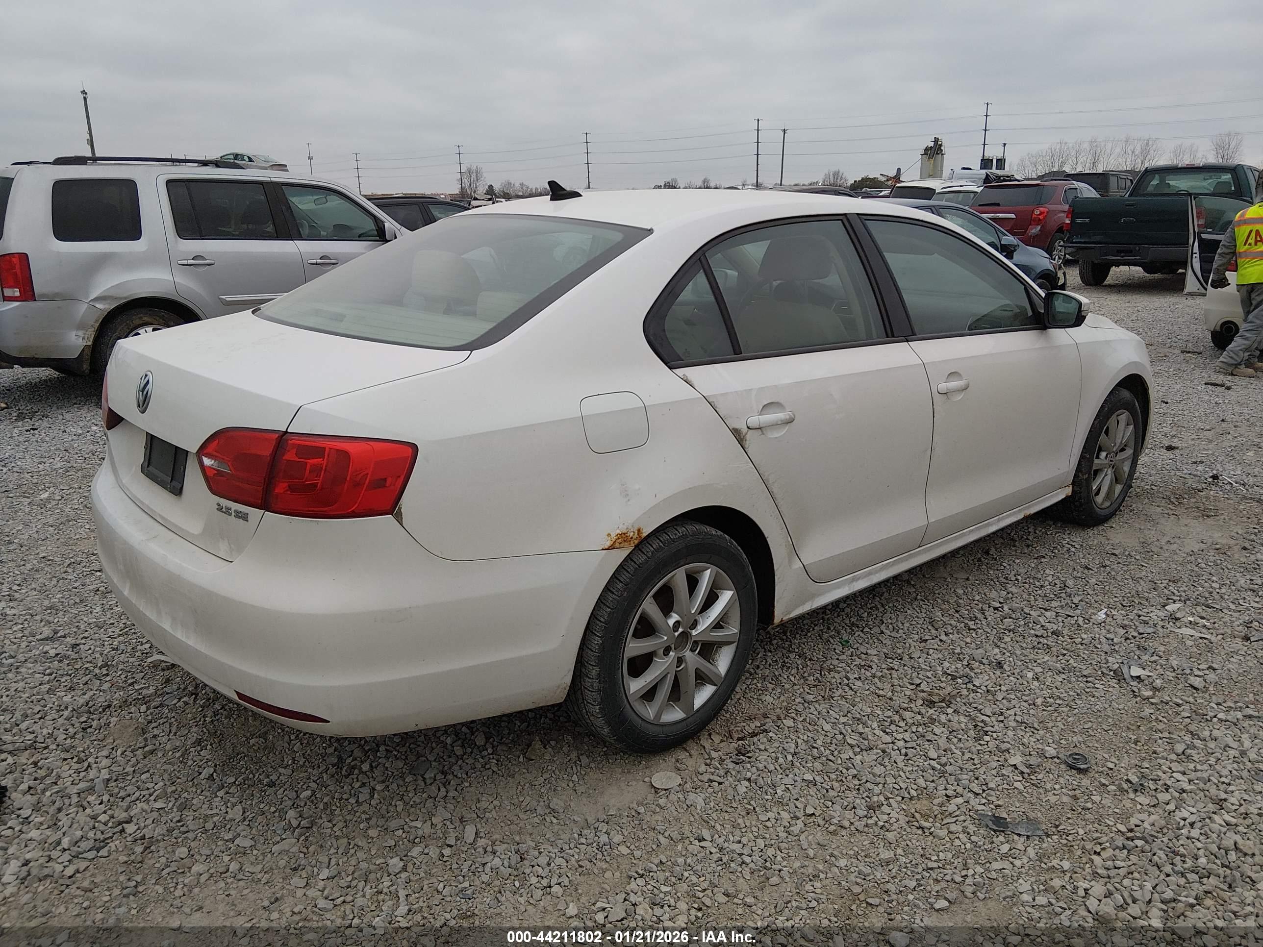 VOLKSWAGEN JETTA image 4