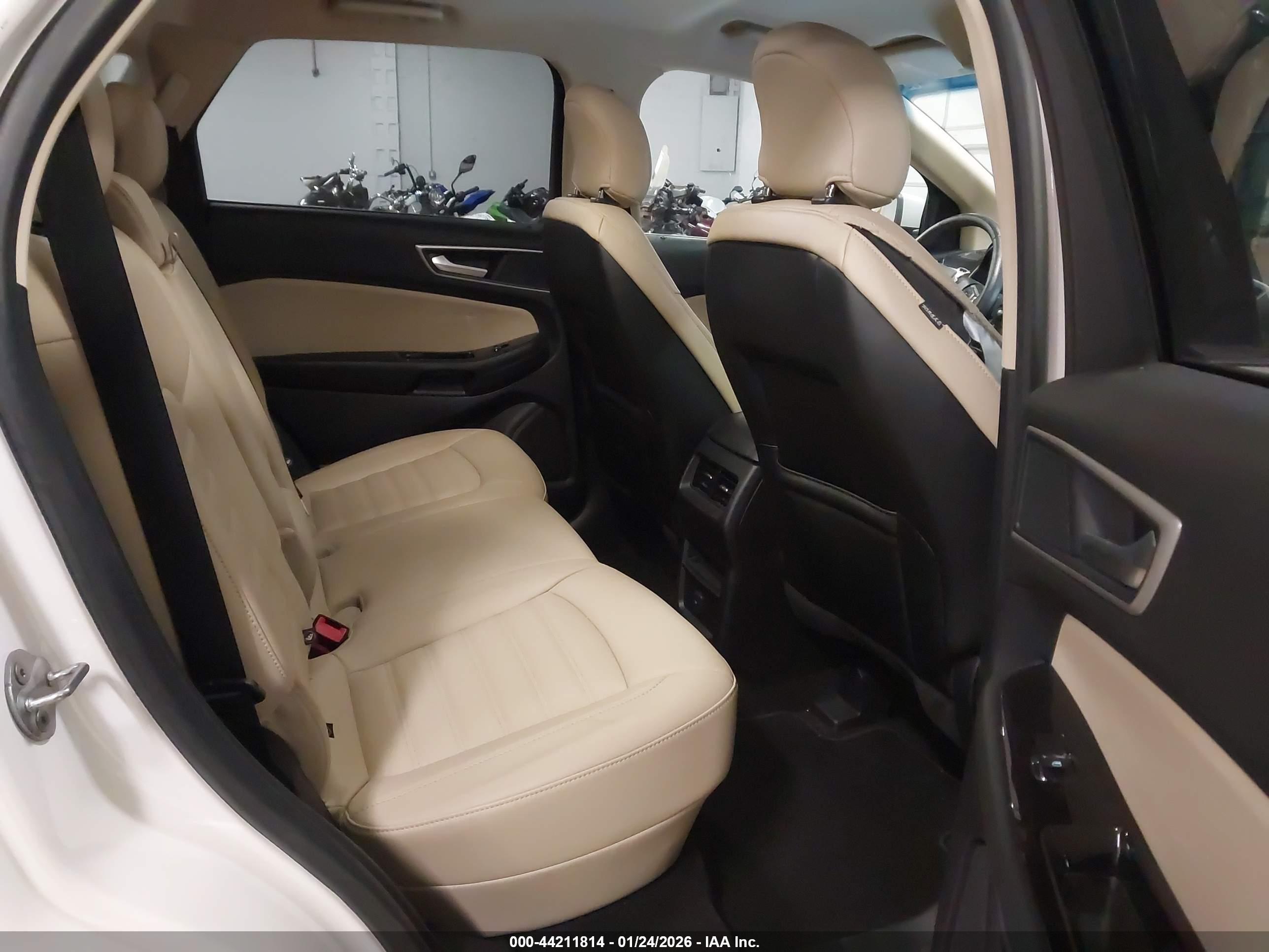 FORD EDGE image 8