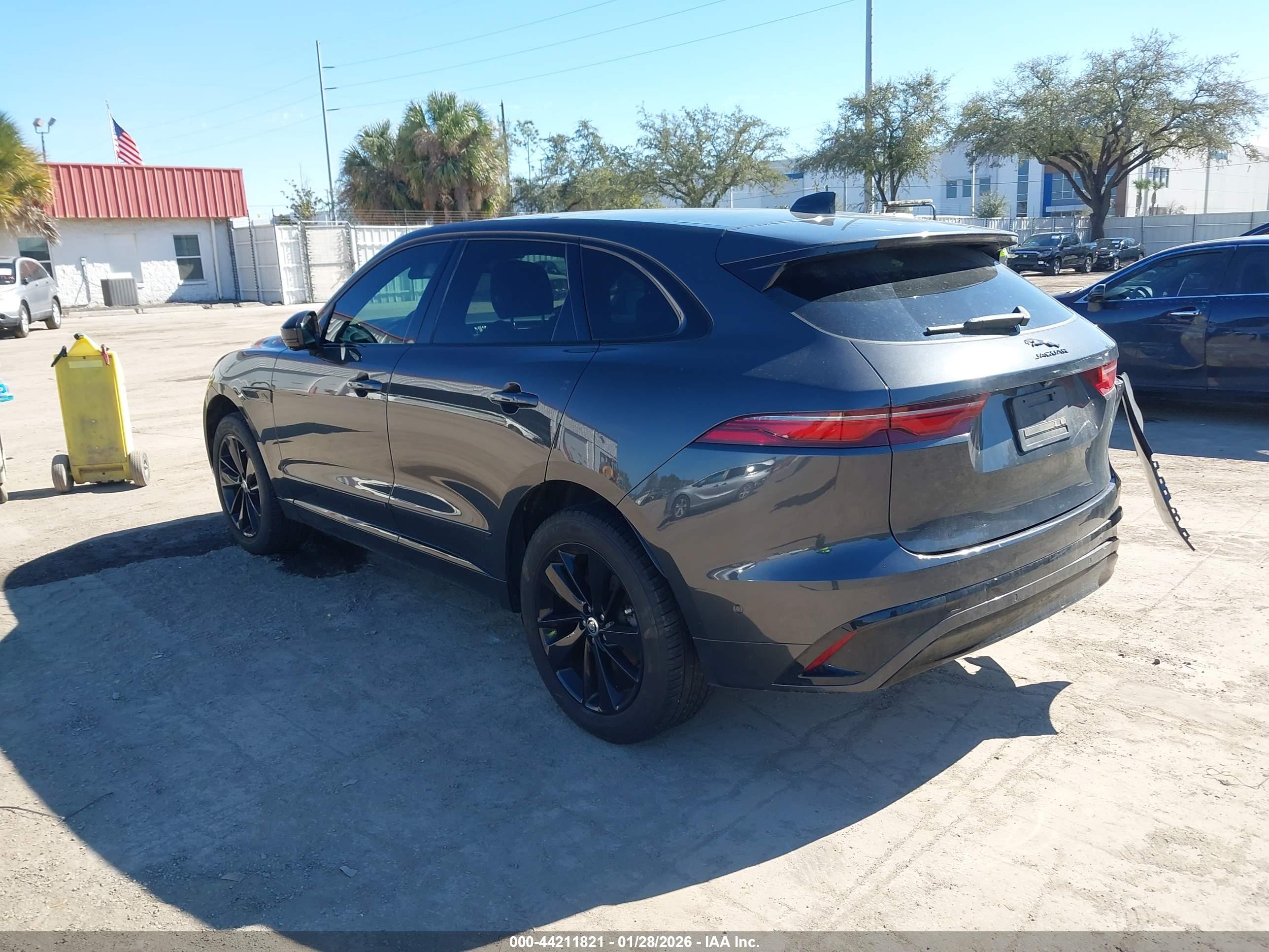 JAGUAR F-PACE image 3