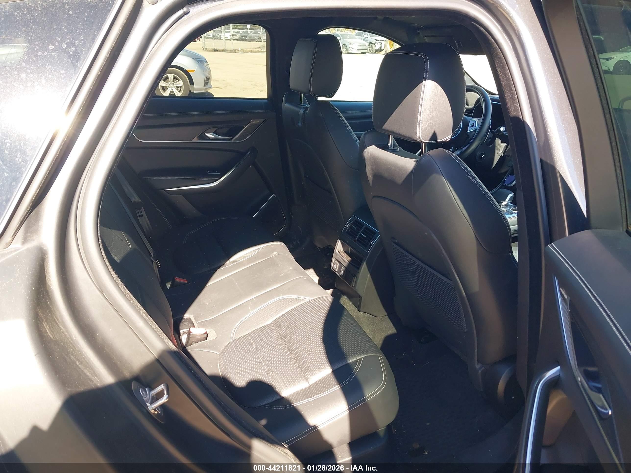 JAGUAR F-PACE image 8