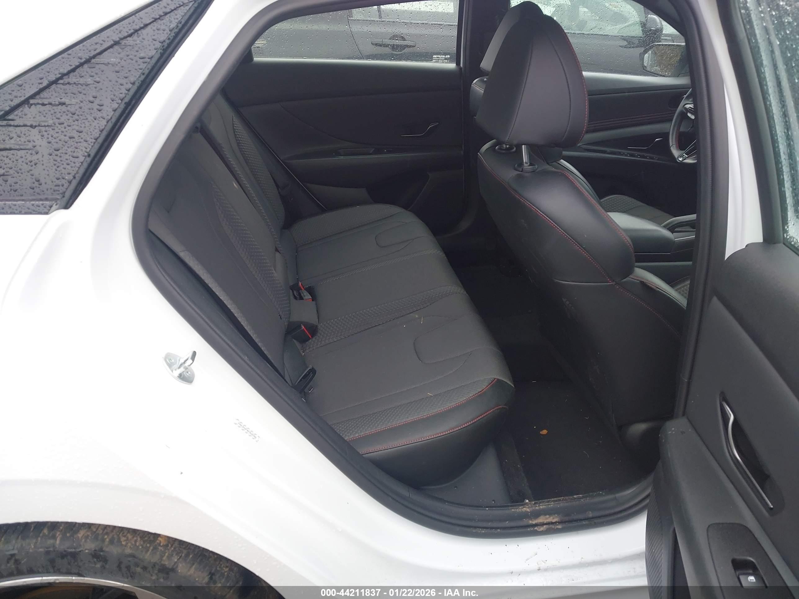 HYUNDAI ELANTRA image 8