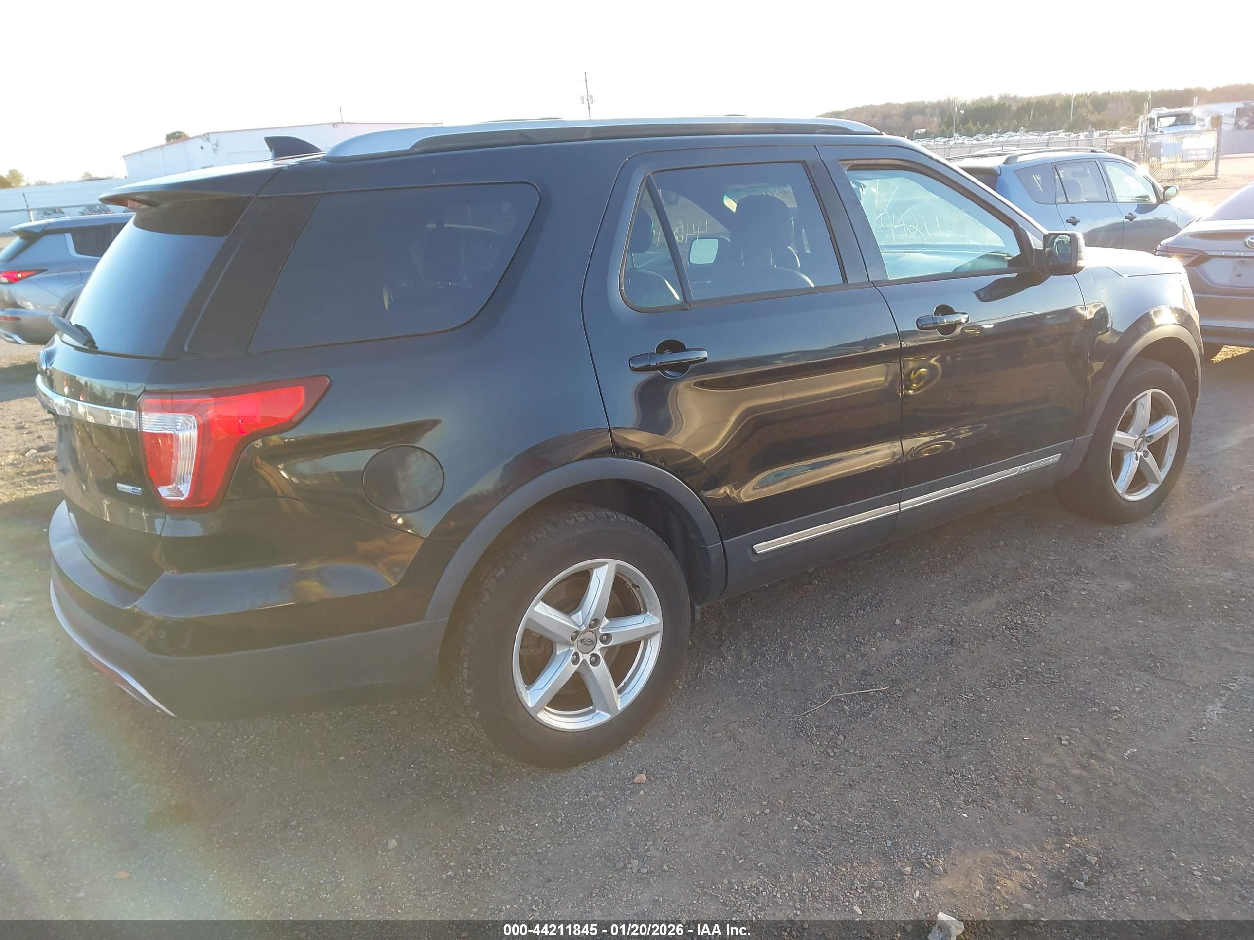 FORD EXPLORER image 4