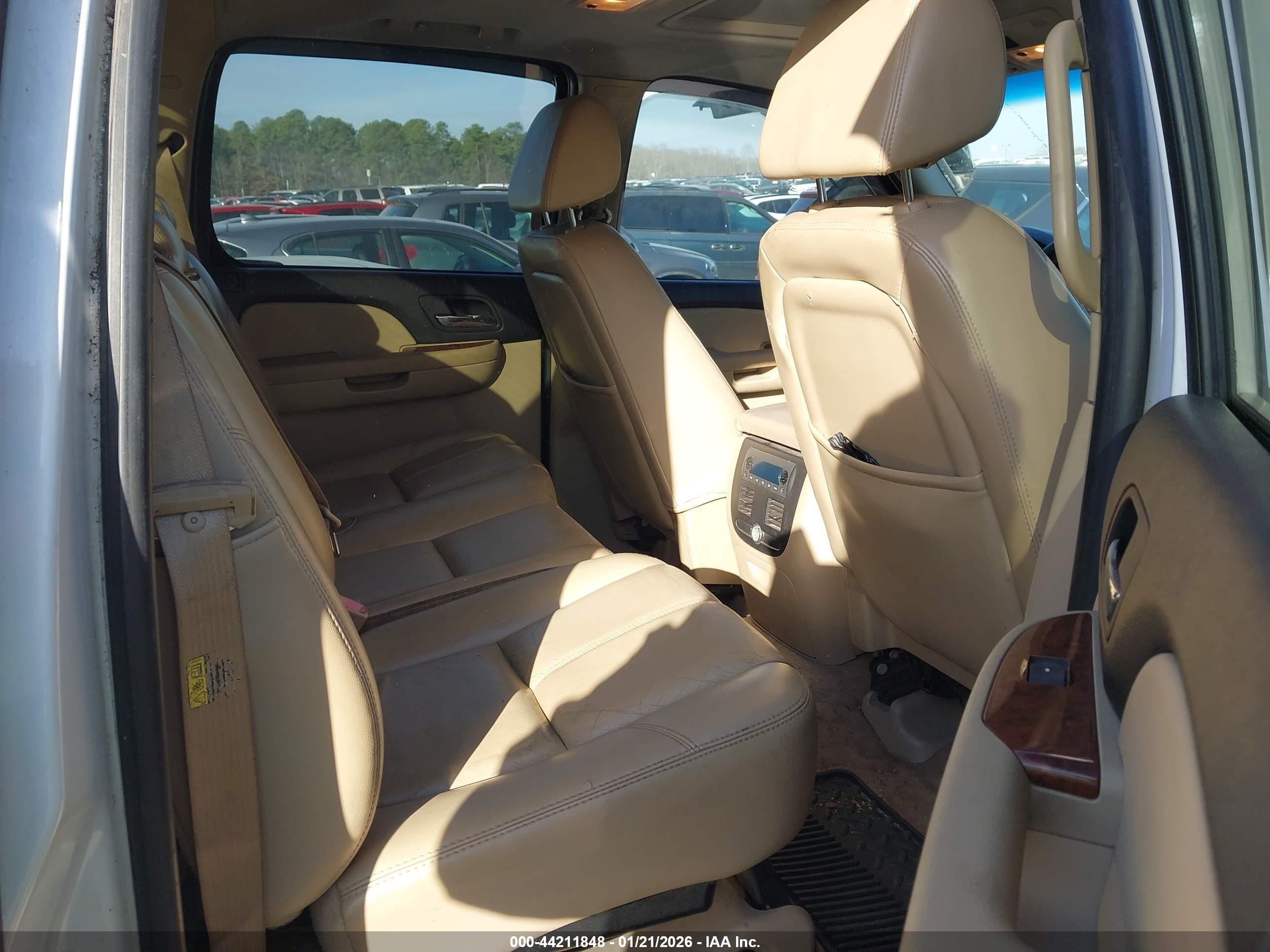 CHEVROLET AVALANCHE image 8